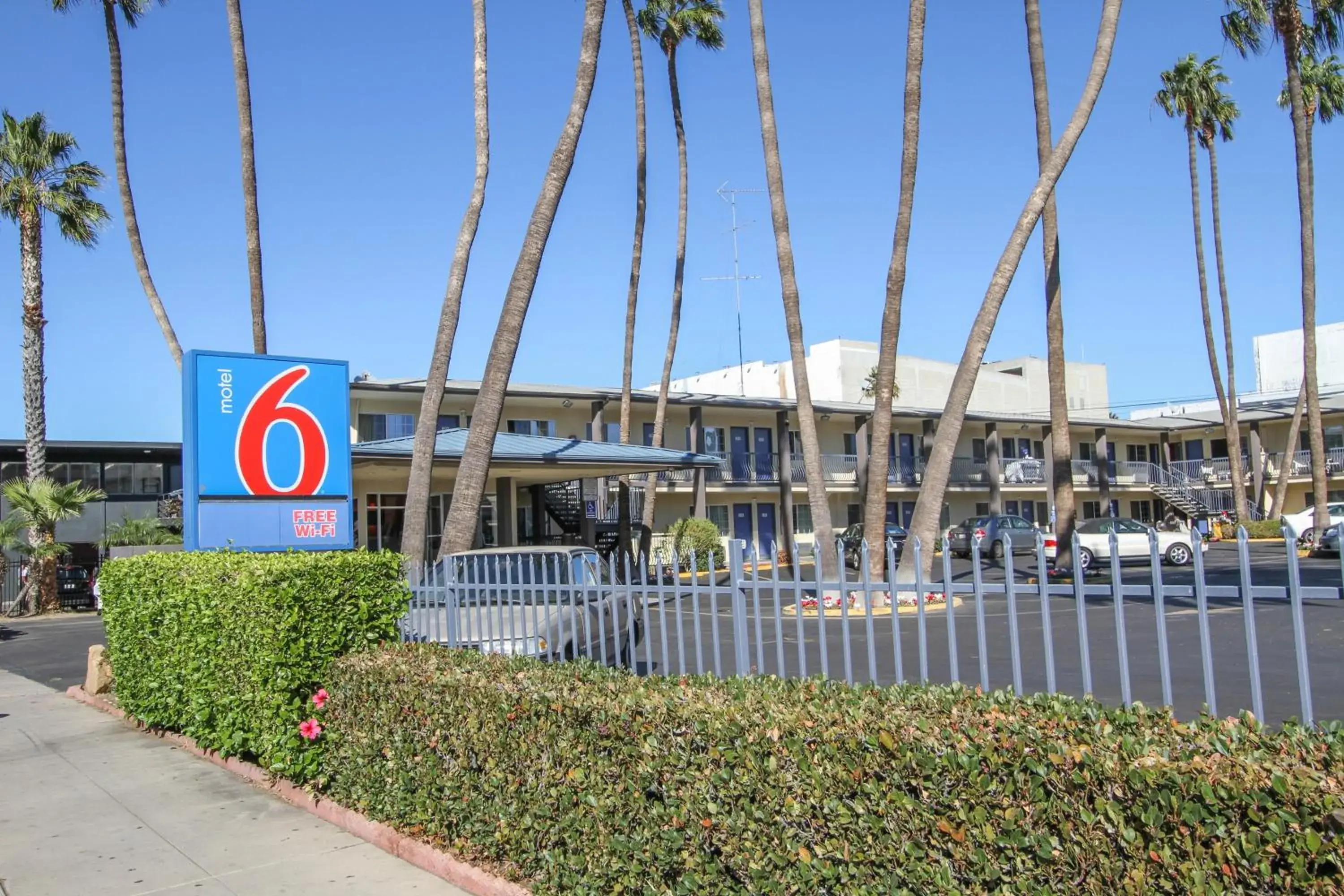 Property Building in Motel 6 San Diego Airport/Harbor