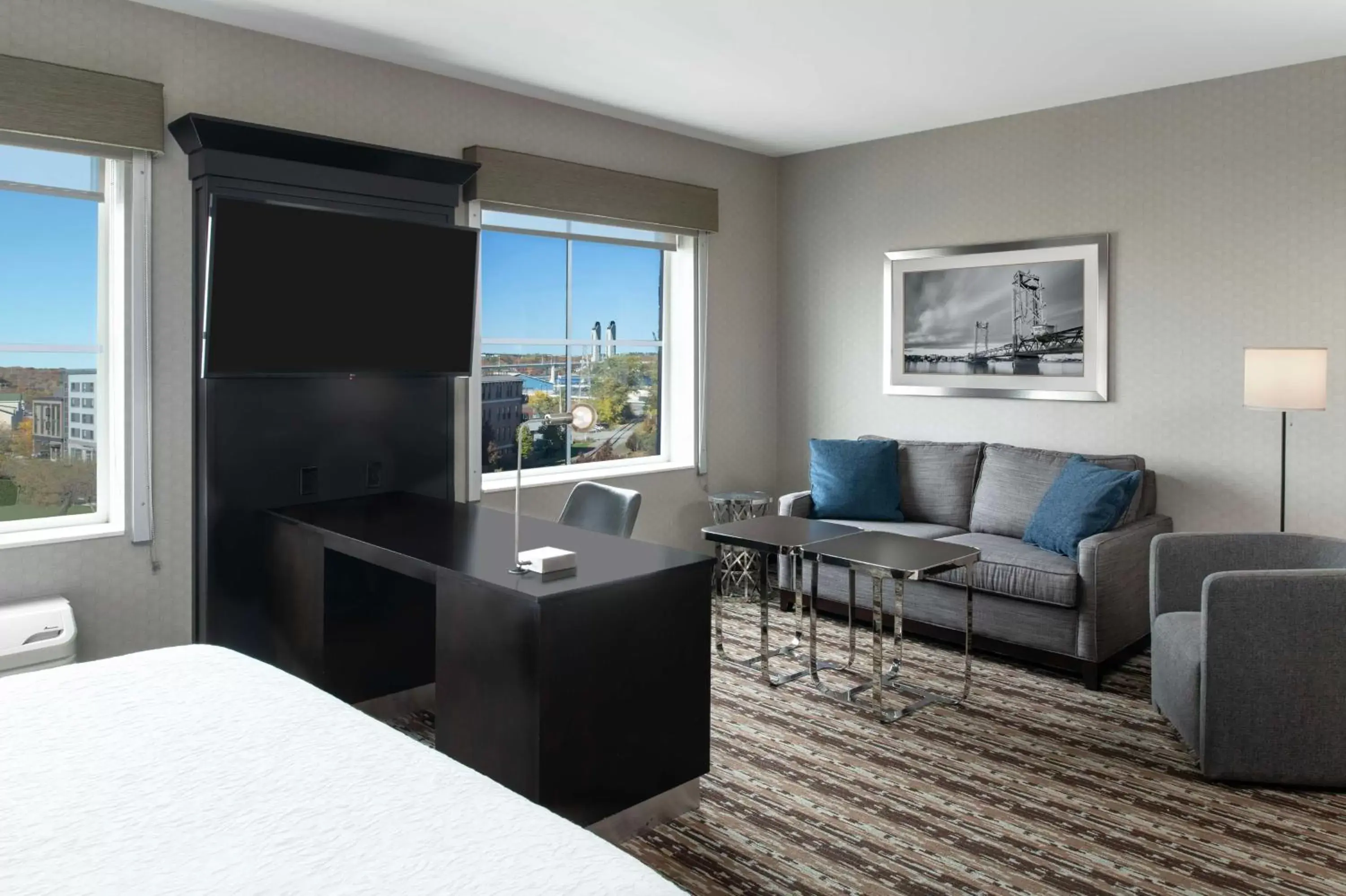 Bedroom, Seating Area in Hampton Inn & Suites Portsmouth Downtown
