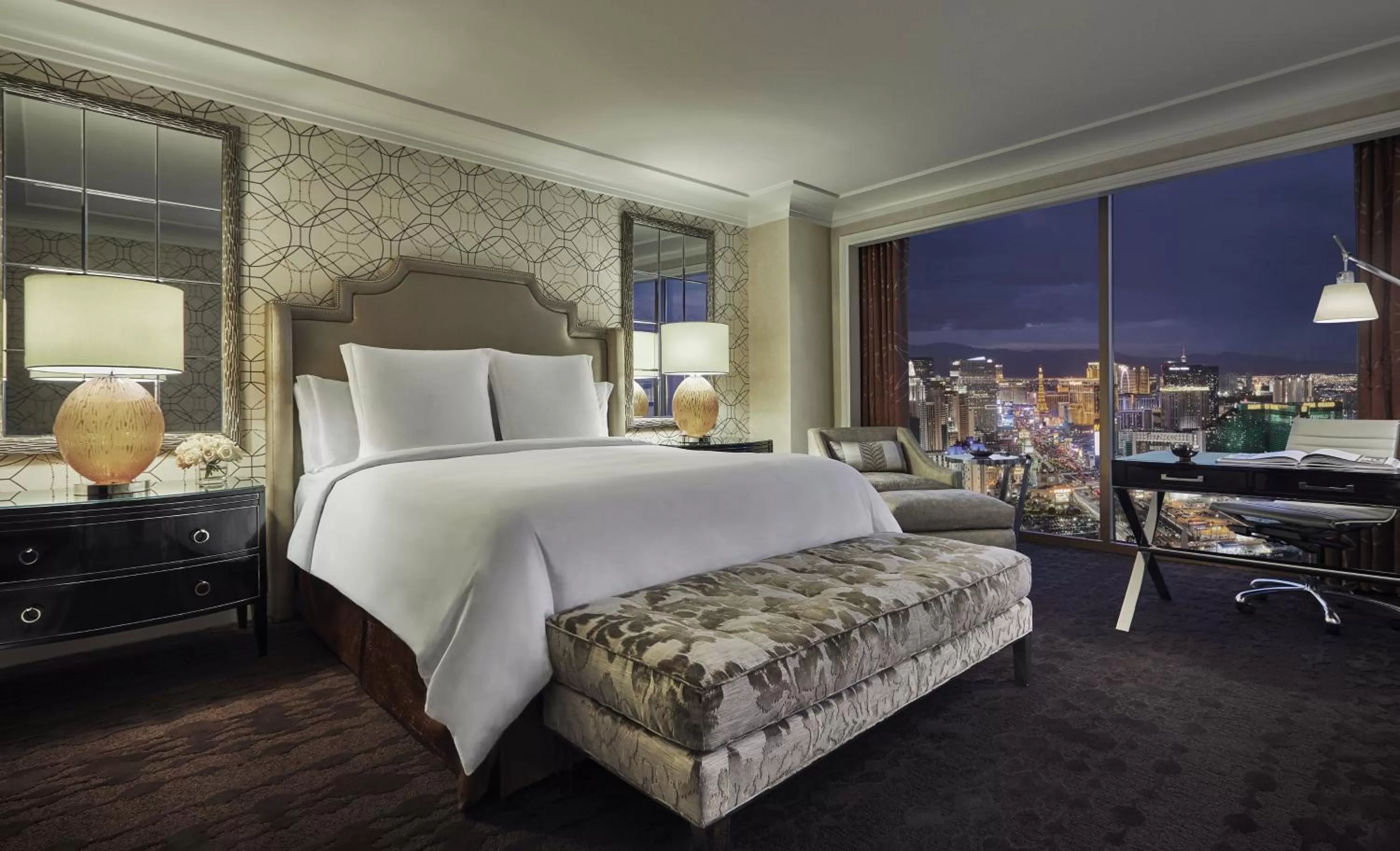 Photo of the whole room, Bed in Four Seasons Hotel Las Vegas