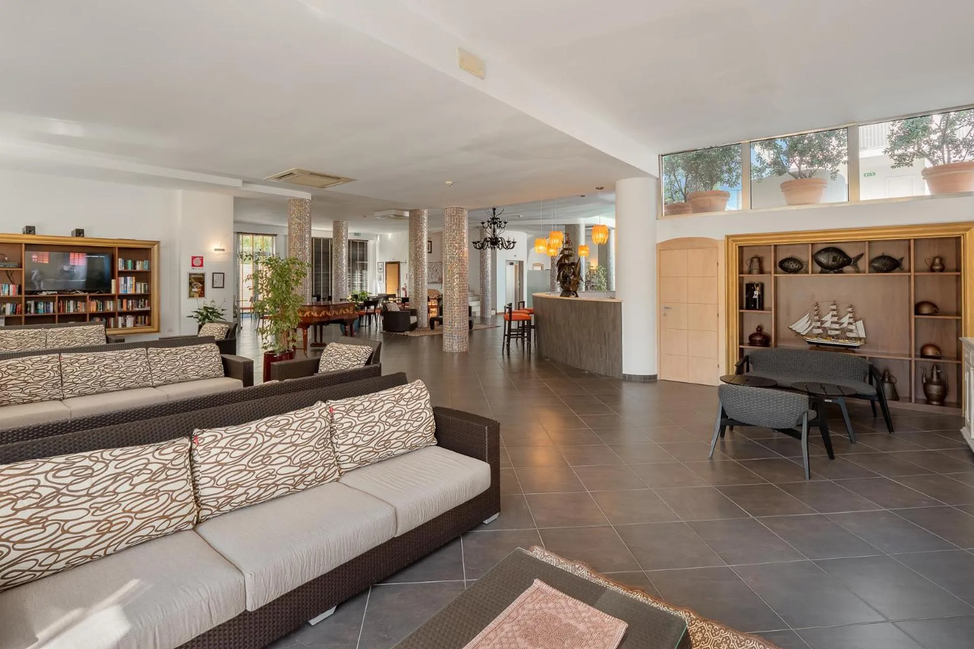 Communal lounge/ TV room in The Pelican Beach Resort & SPA - Adults Only