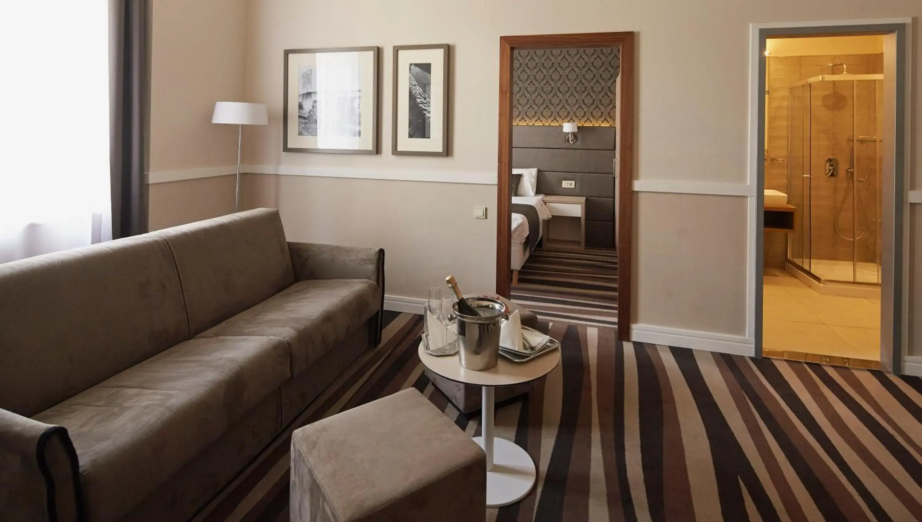 Bathroom, Seating Area in Hotel Central Basilica