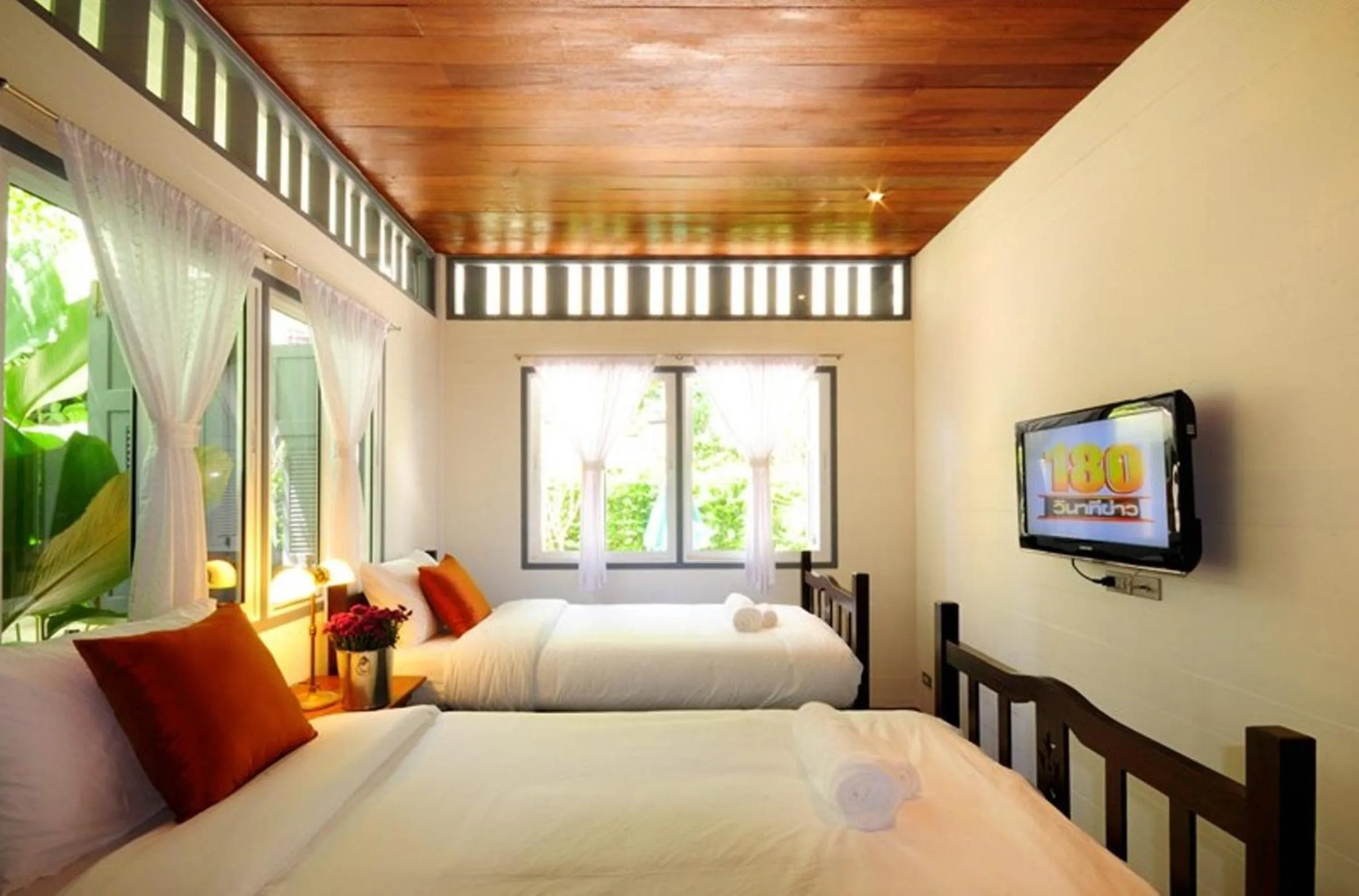 Bed in Baan Noppawong
