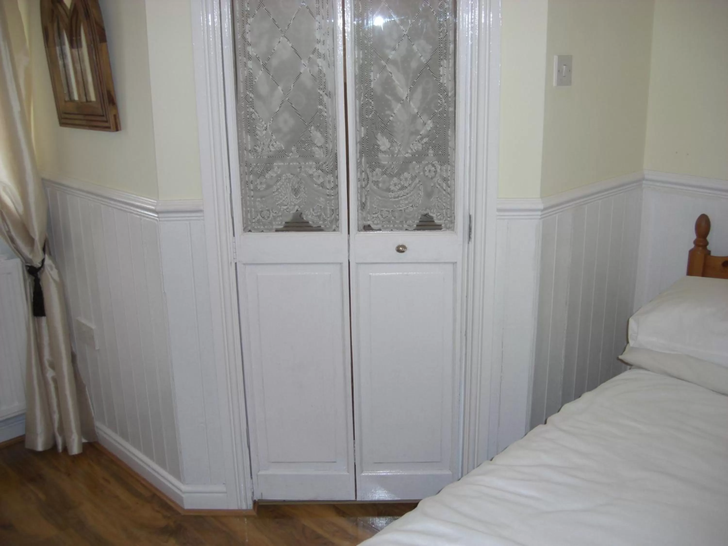 Bathroom, Bed in Lynebank House Hotel, Bed & Breakfast