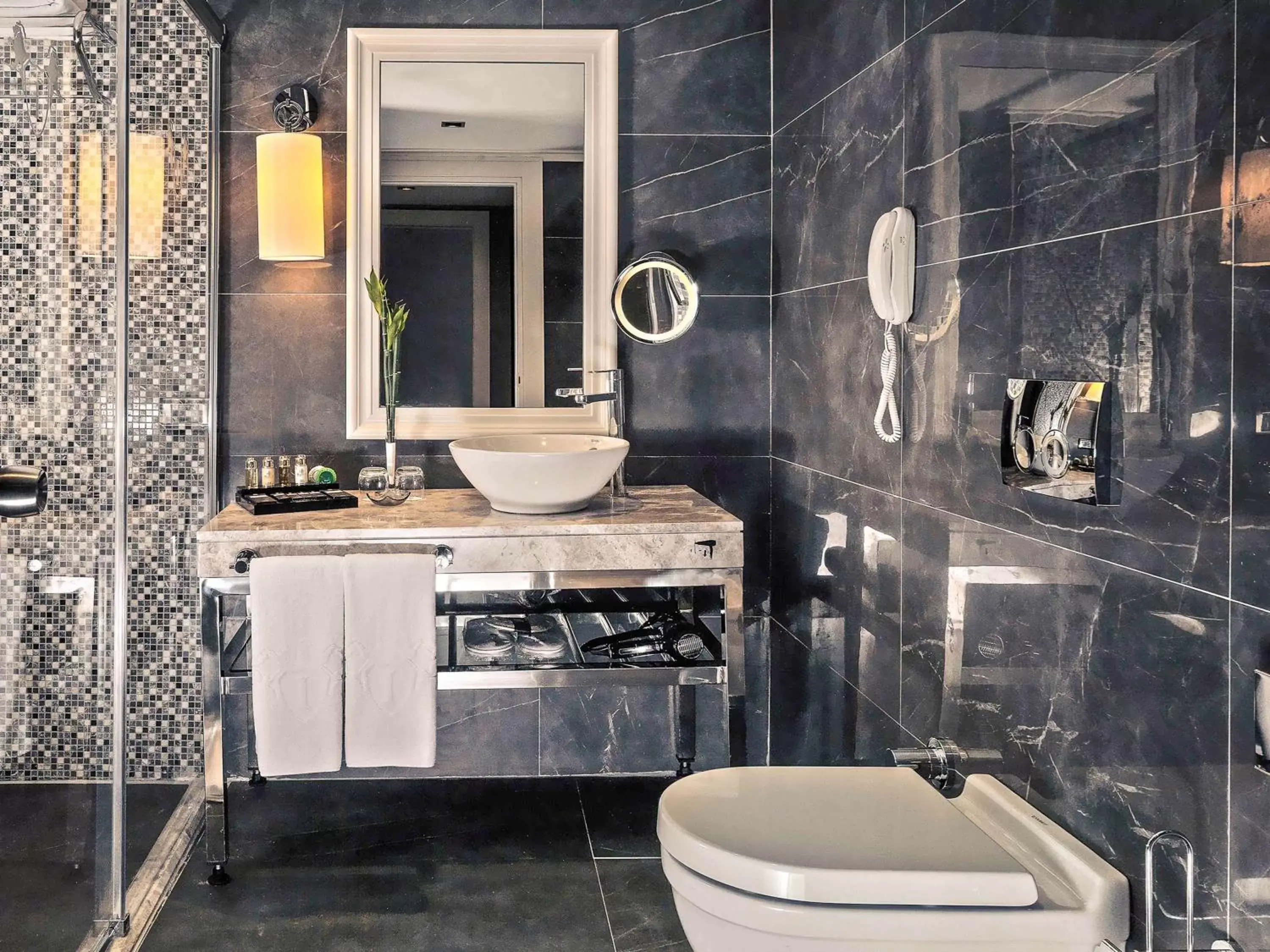 Photo of the whole room, Bathroom in Mercure Istanbul Bomonti