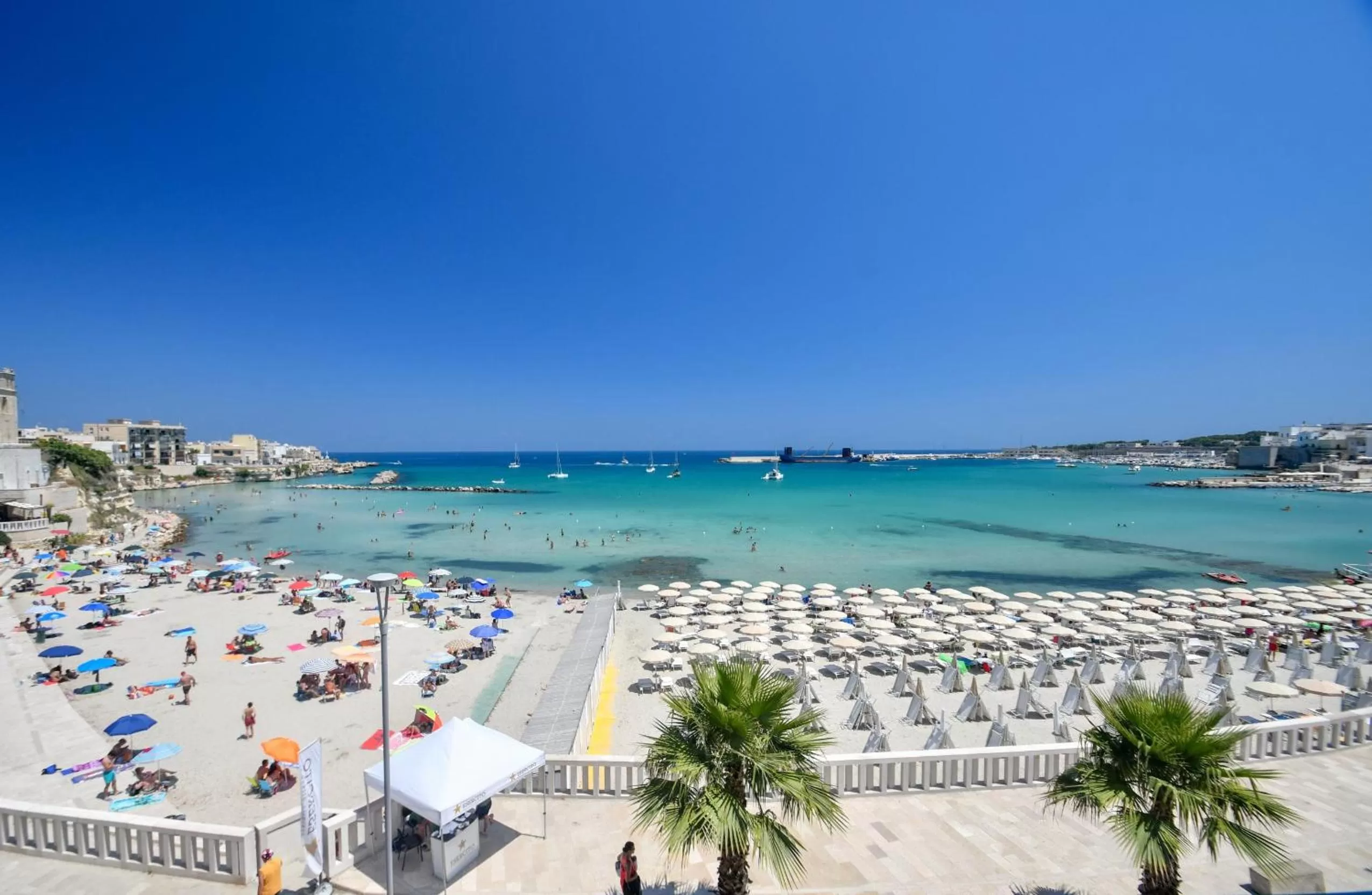 Property building, Beach in B&b Lungomare Otranto