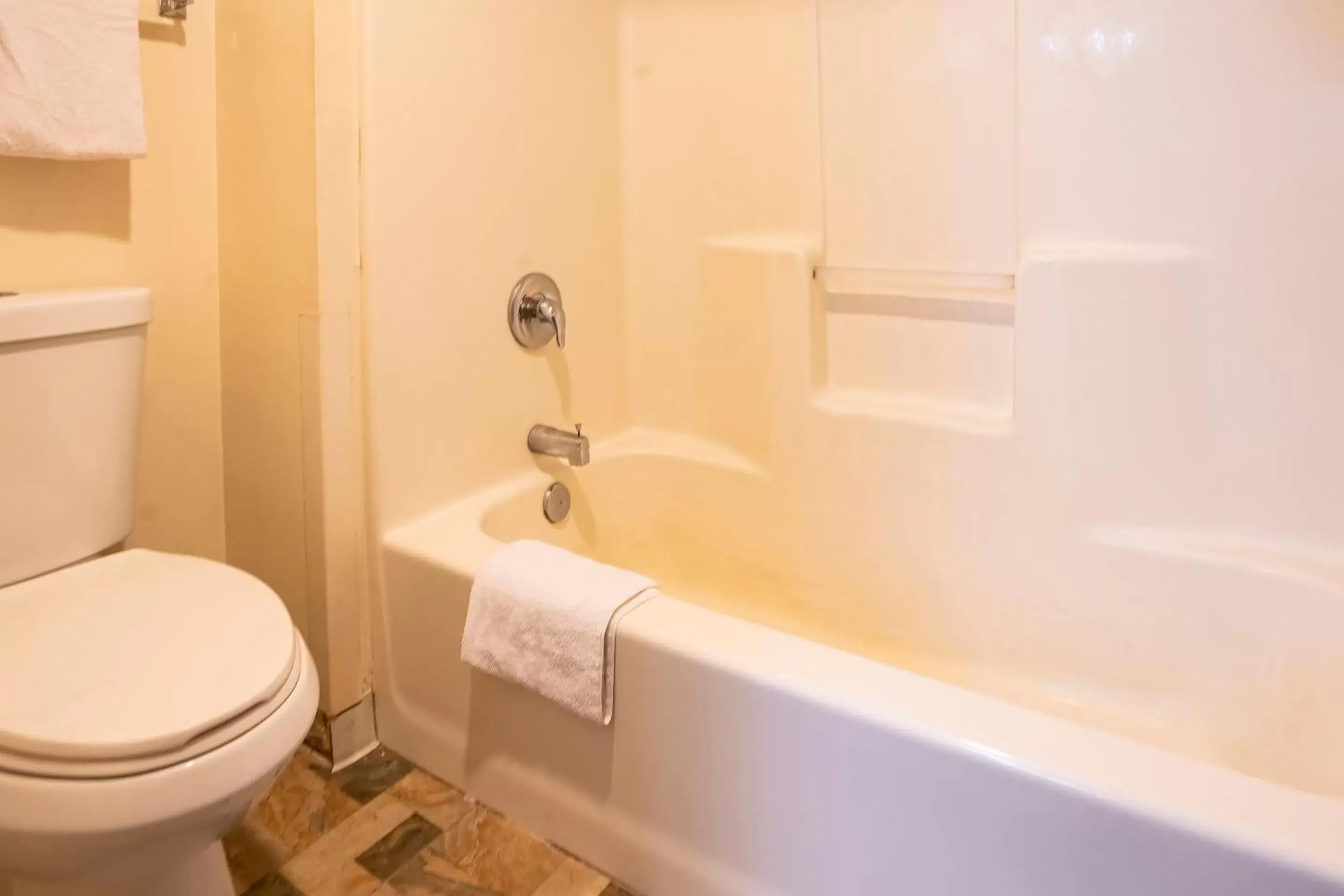 Bathroom in OYO Hotel Redwood Falls near Jackpot Casino