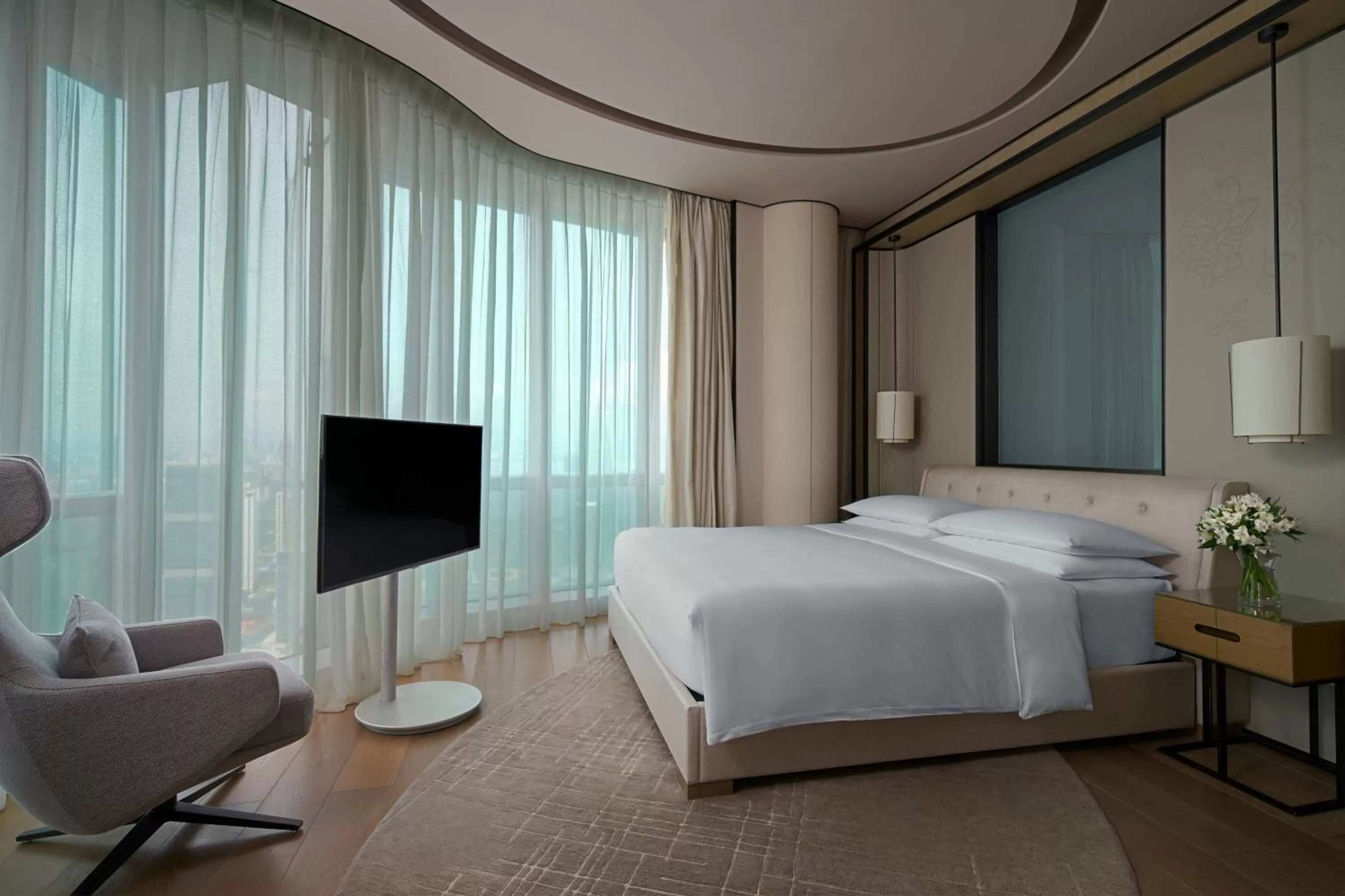 Photo of the whole room, Bed in Shenzhen Marriott Hotel Nanshan
