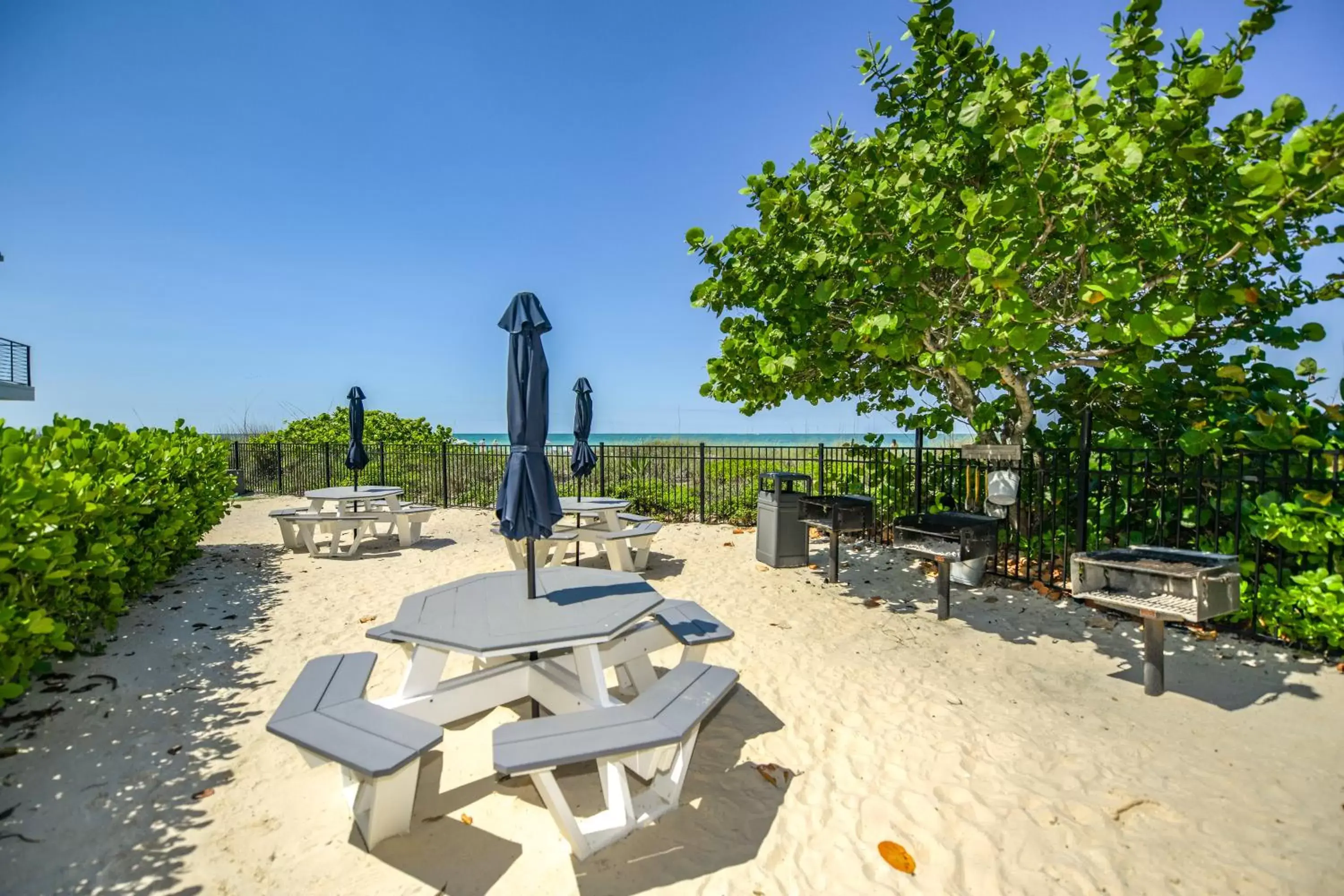 BBQ facilities in Anna Maria Beach Resort