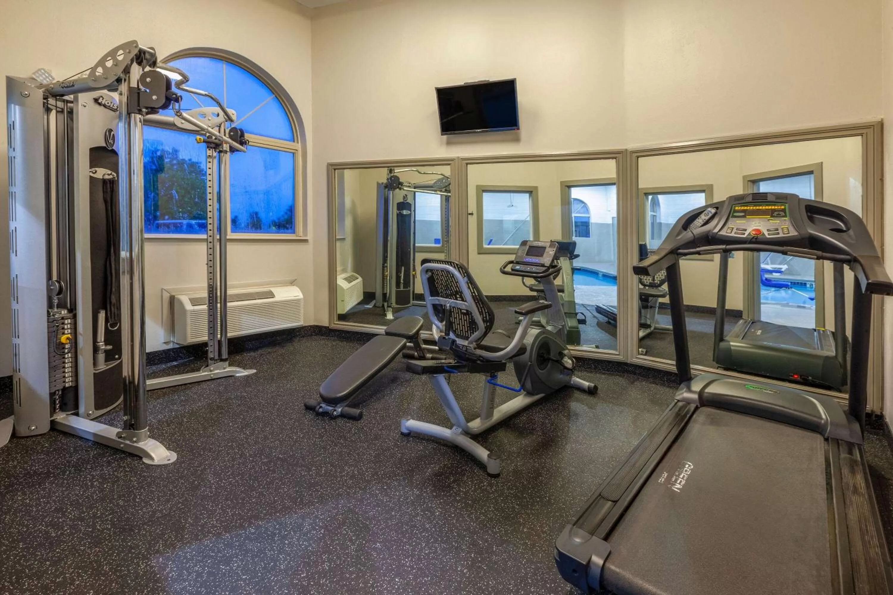 Fitness centre/facilities in Days Inn by Wyndham Racine/Sturtevant