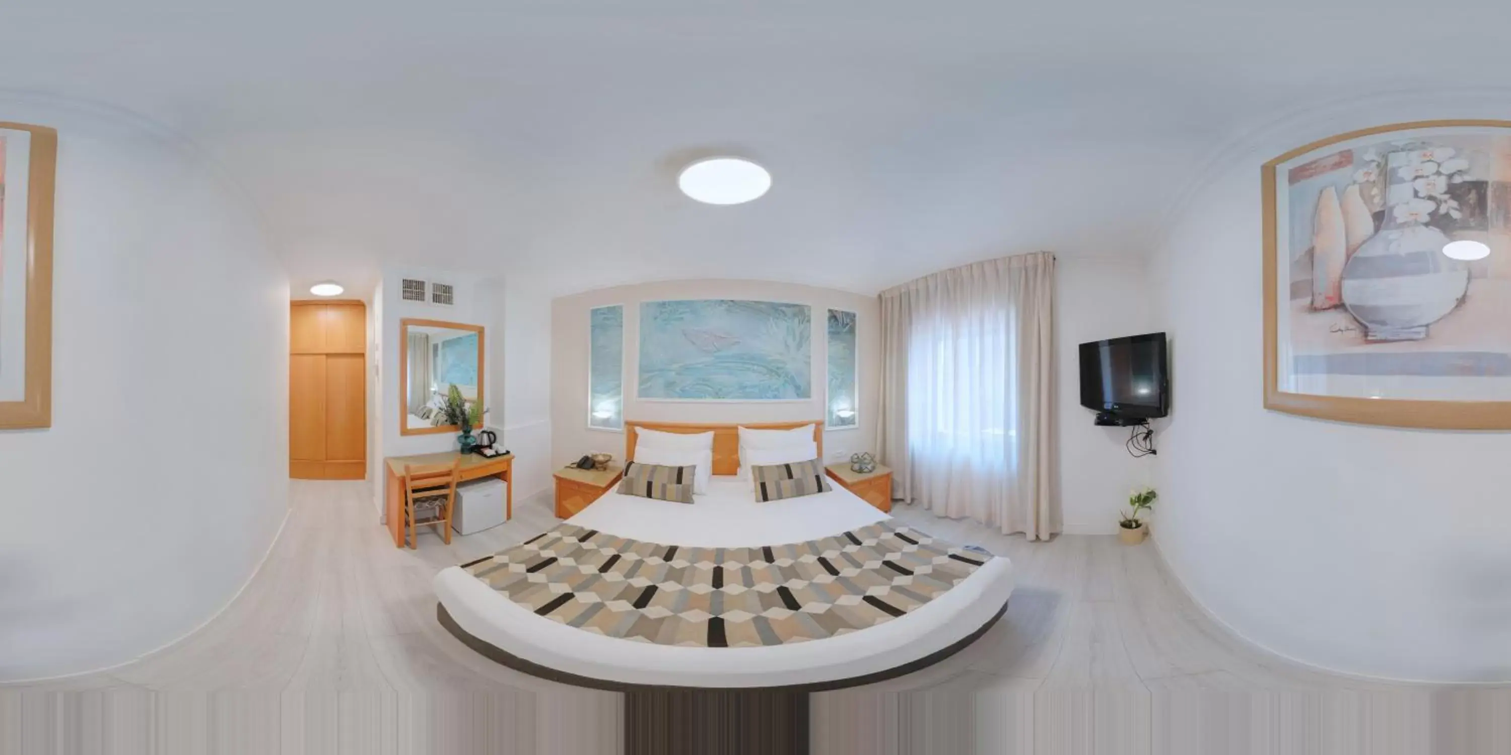 TV and multimedia in Armon Hayarkon Hotel TV and multimedia in Armon Hayarkon Hotel