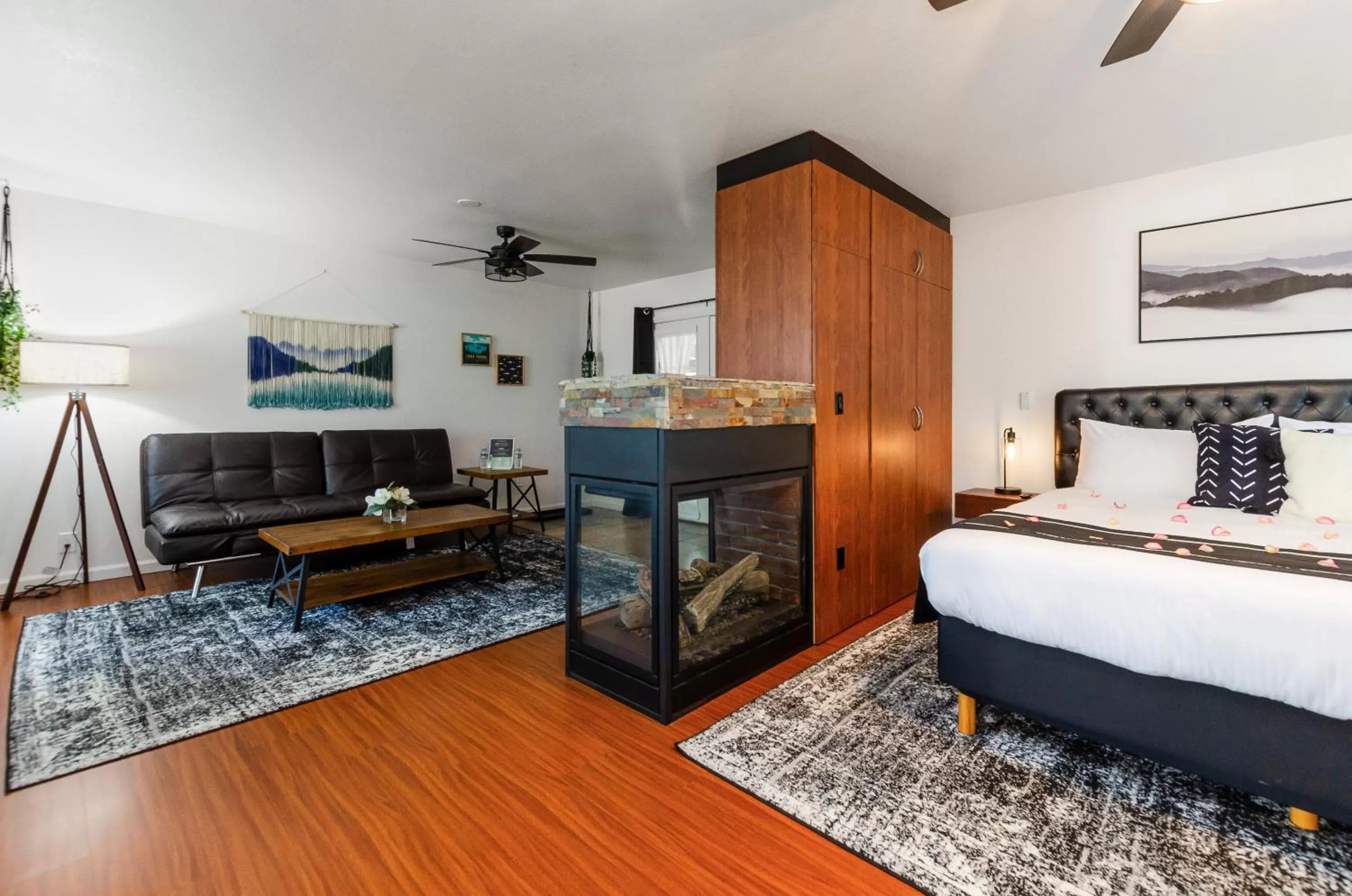 Bed in The Jeffrey Hotel