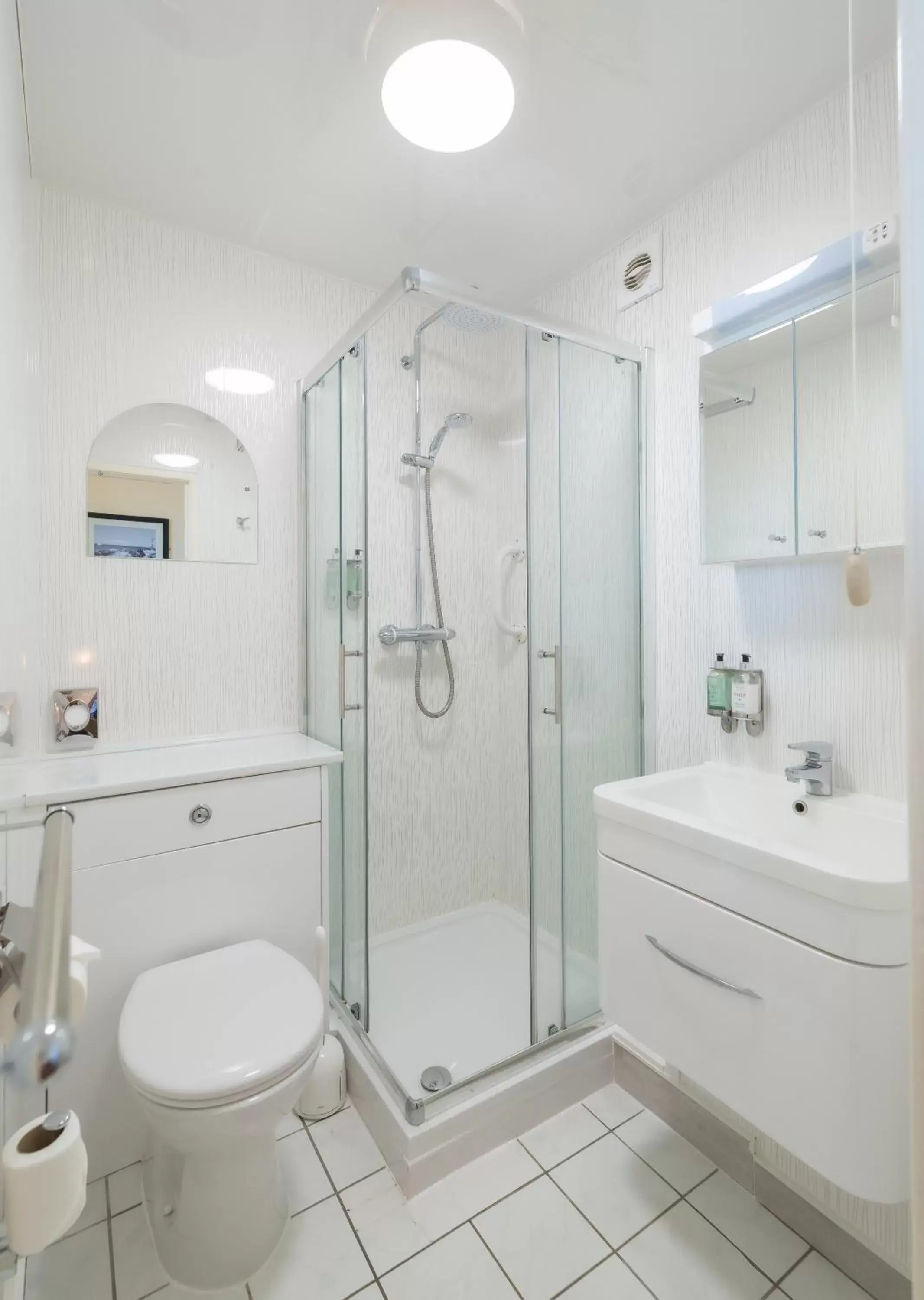Shower, Bathroom in Cliftonville Hotel