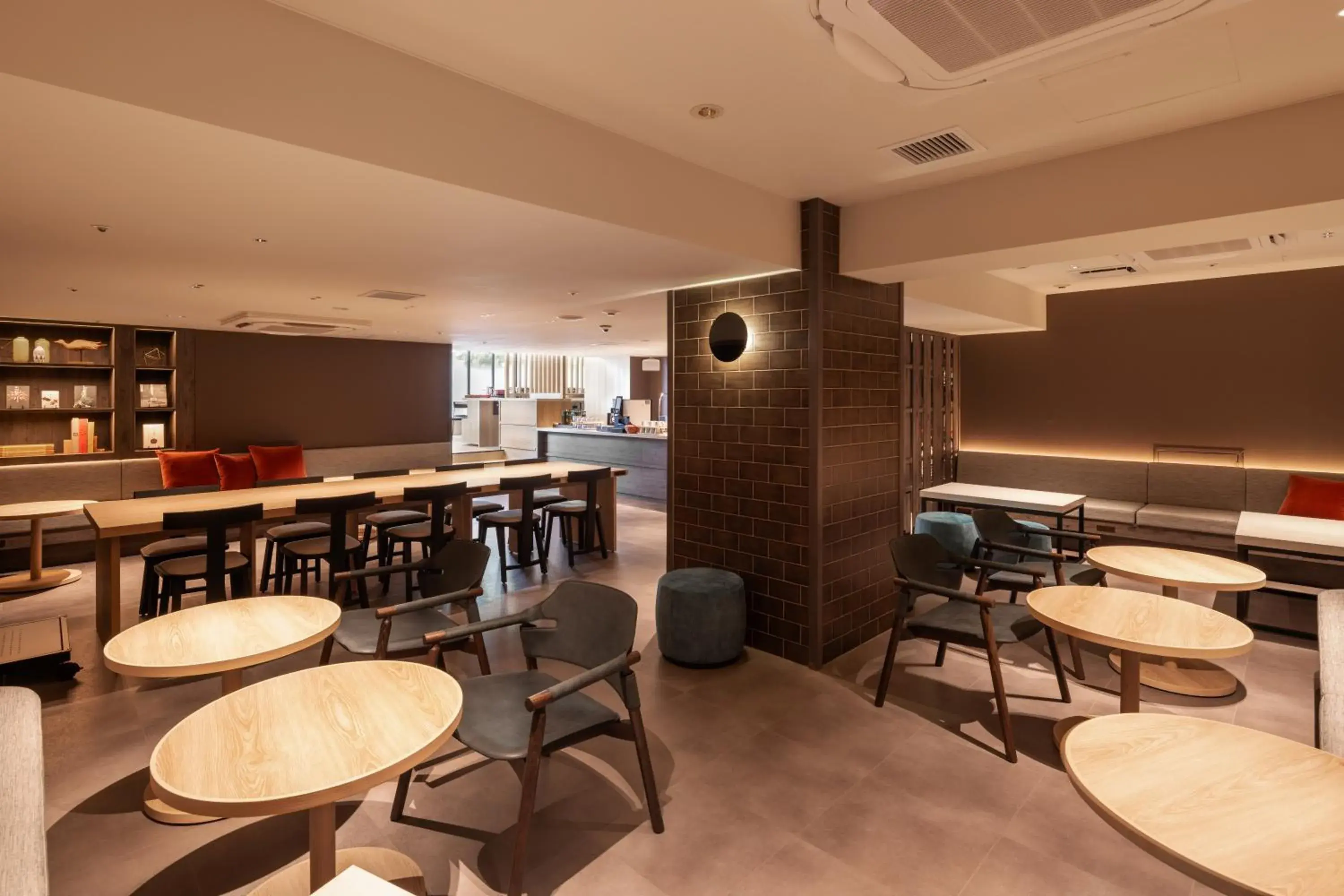 Communal lounge/ TV room, Lounge/Bar in the b akasaka