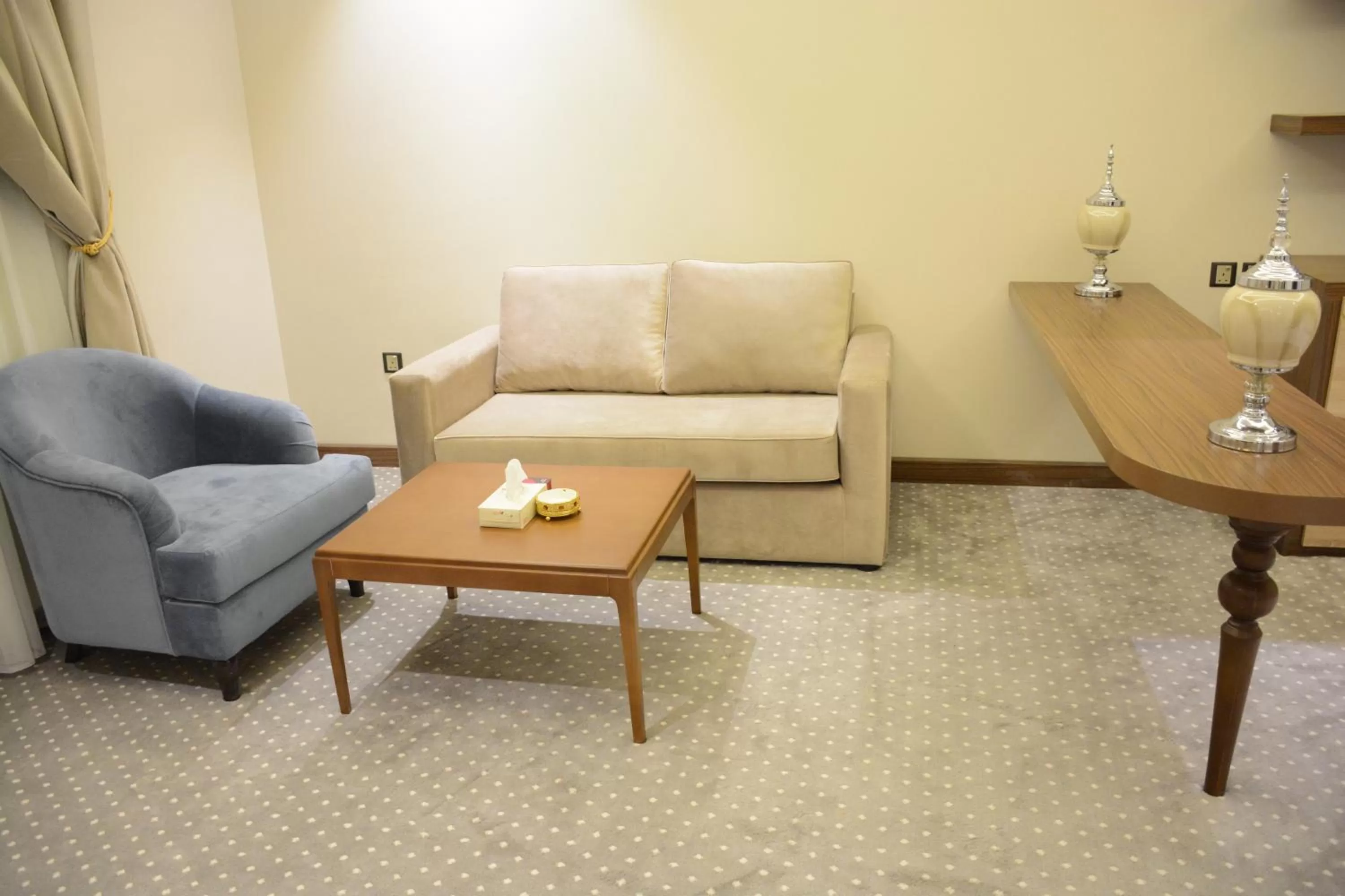 Living room, Seating Area in E1 Hotel