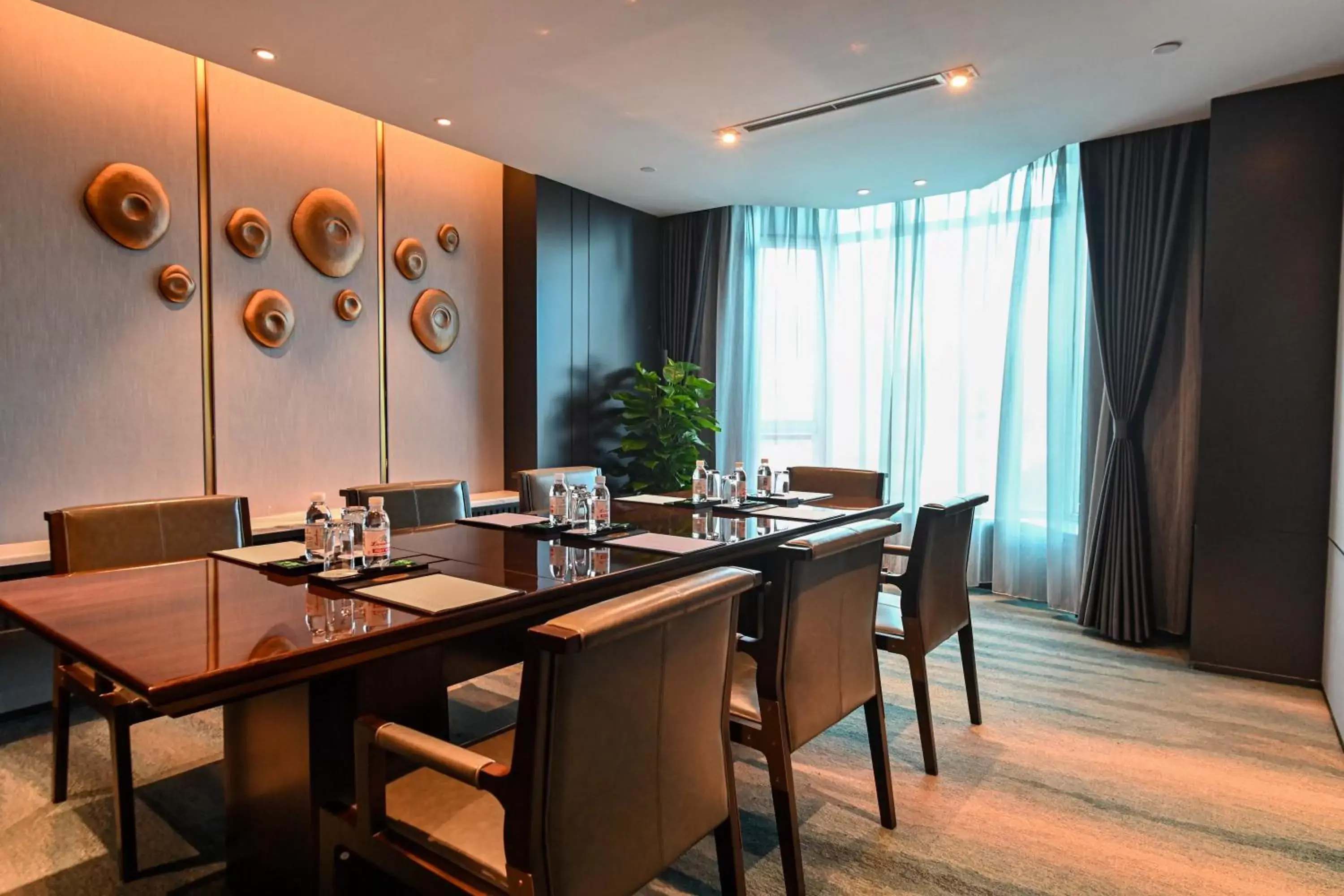 Meeting/conference room, Restaurant/Places to Eat in Wyndham Qingdao