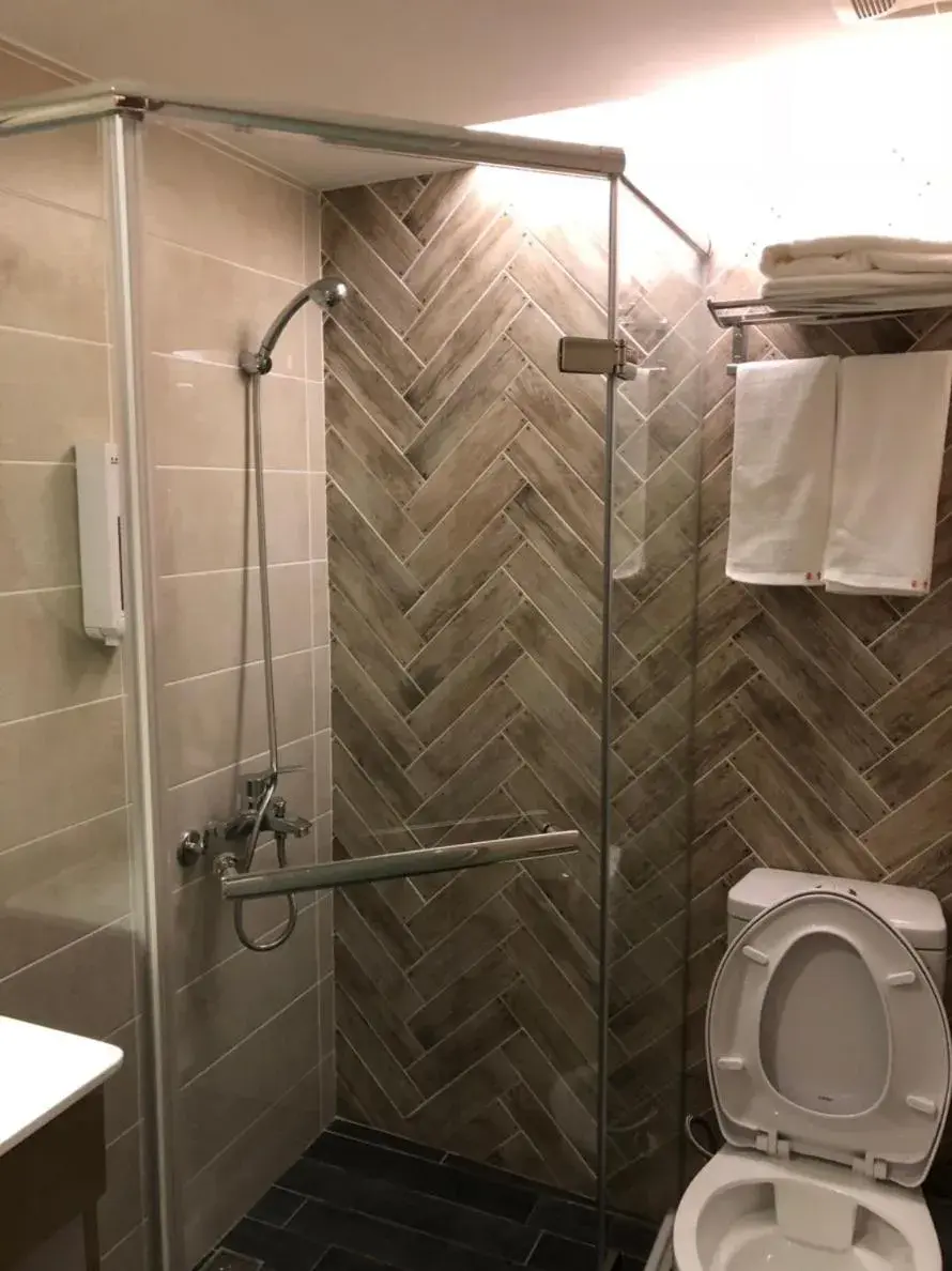 Bathroom in Haozhan Hotel