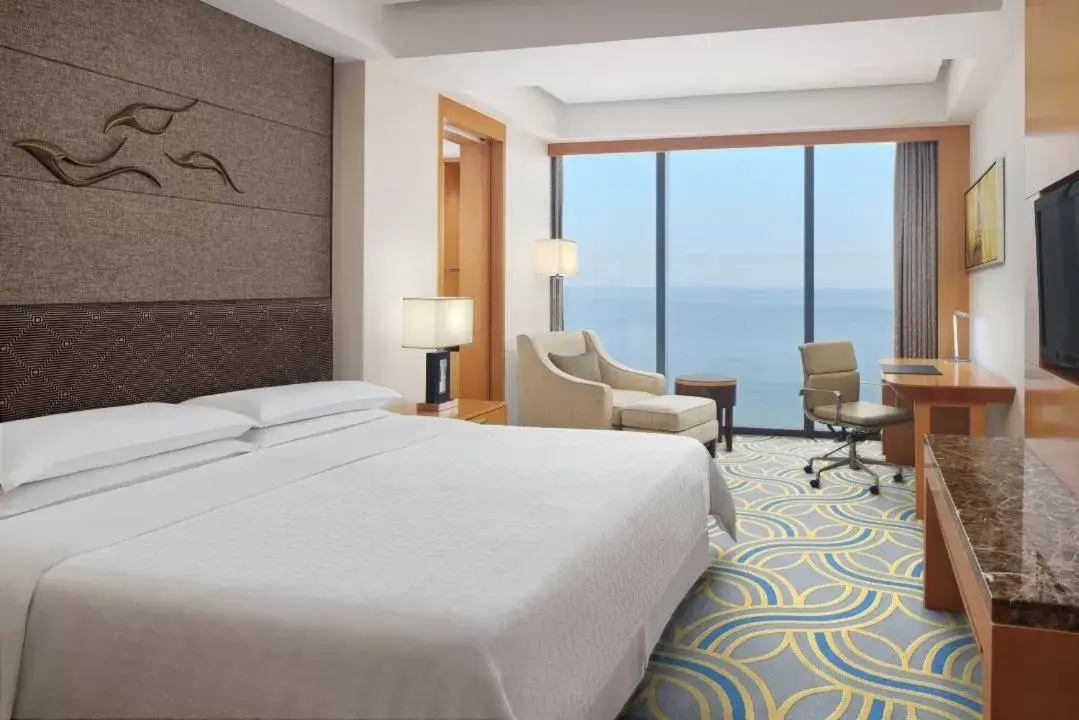 Bedroom in Sheraton Yantai Golden Beach Resort