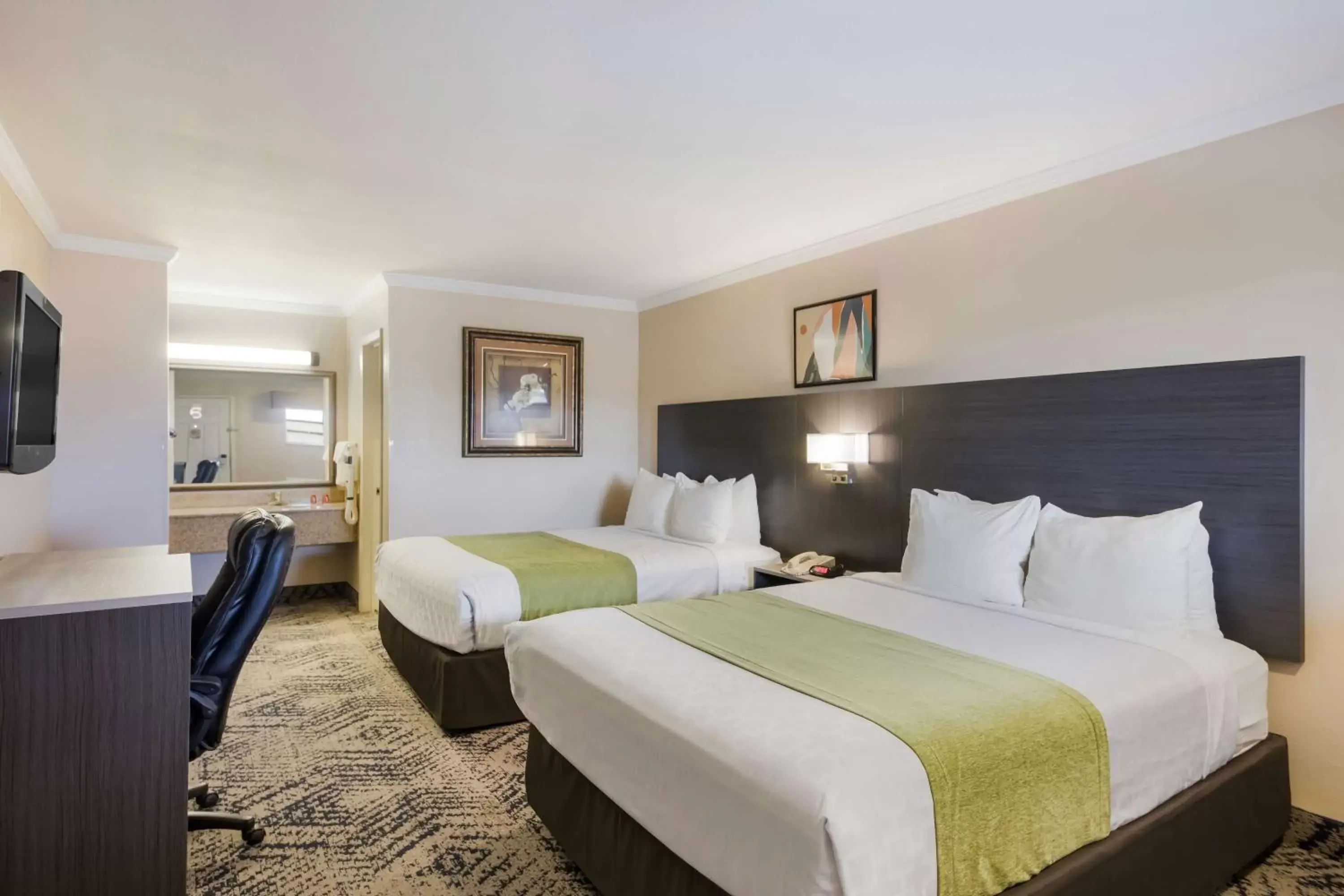 Bedroom, Bed in SureStay Hotel by Best Western Rockdale