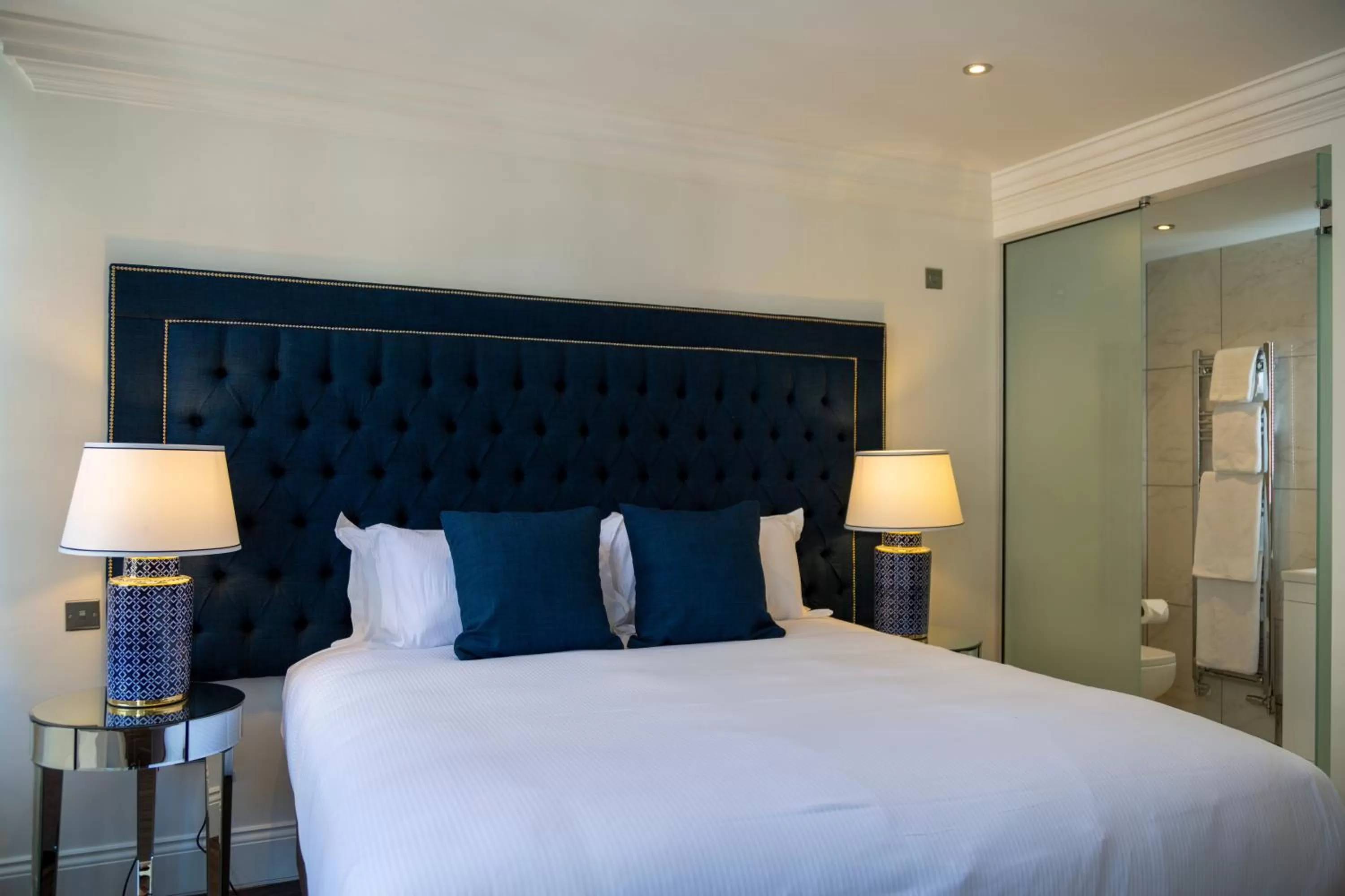 Shower, Bed in The Hotel Chester