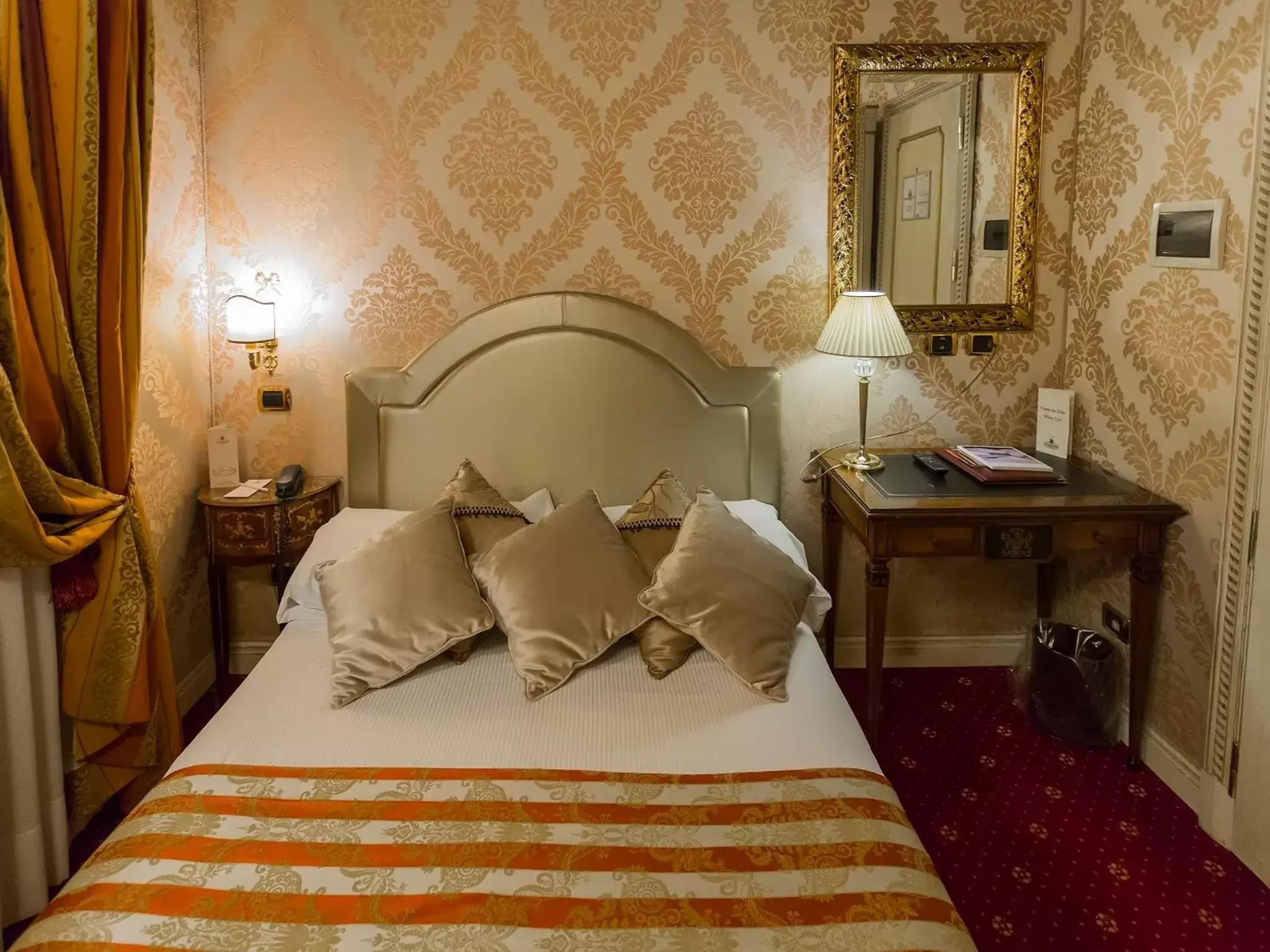 Photo of the whole room, Bed in Hotel Ca' dei Conti