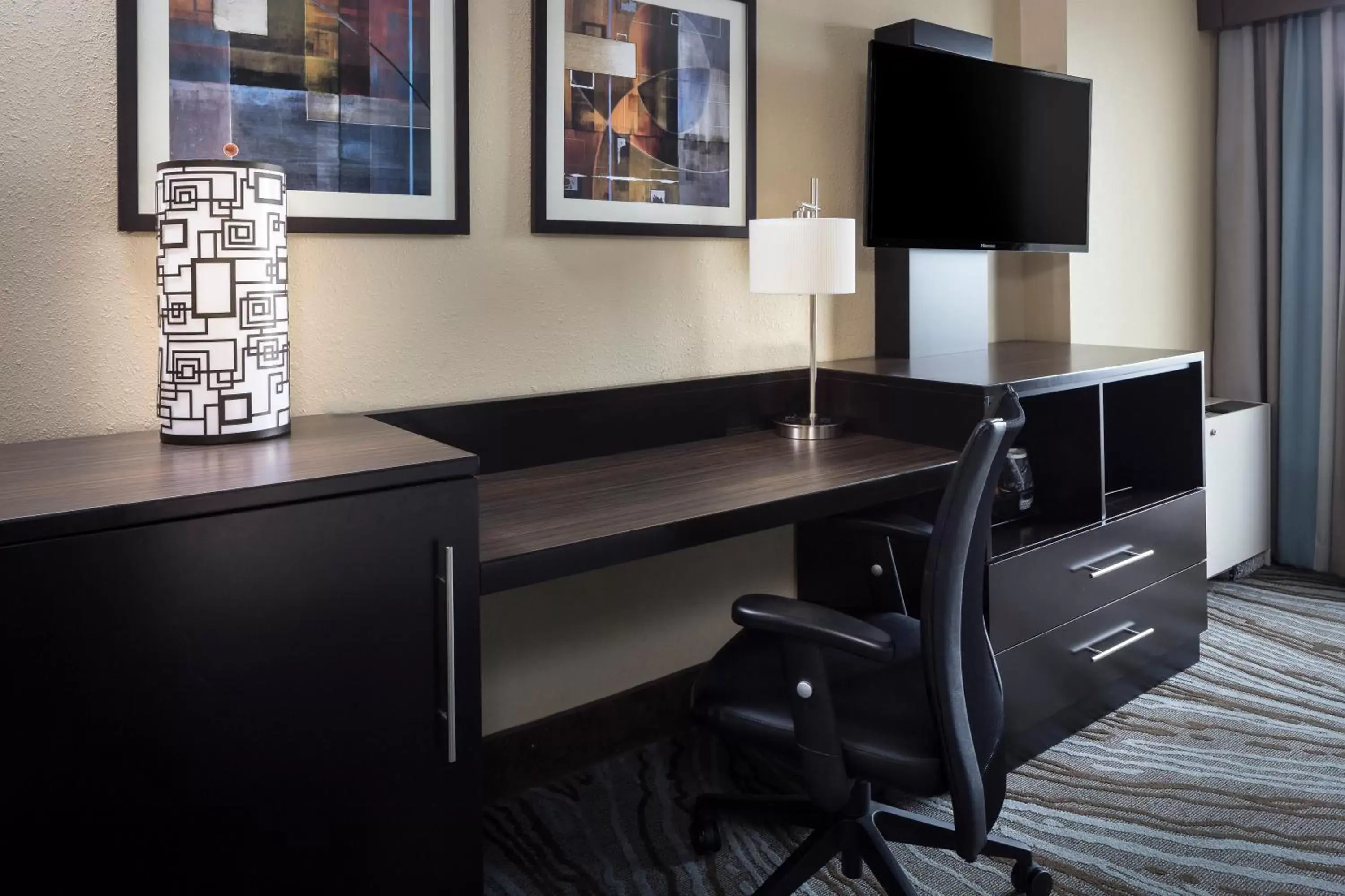 Photo of the whole room, TV/Entertainment Center in Holiday Inn Rock Island-Quad Cities, an IHG Hotel