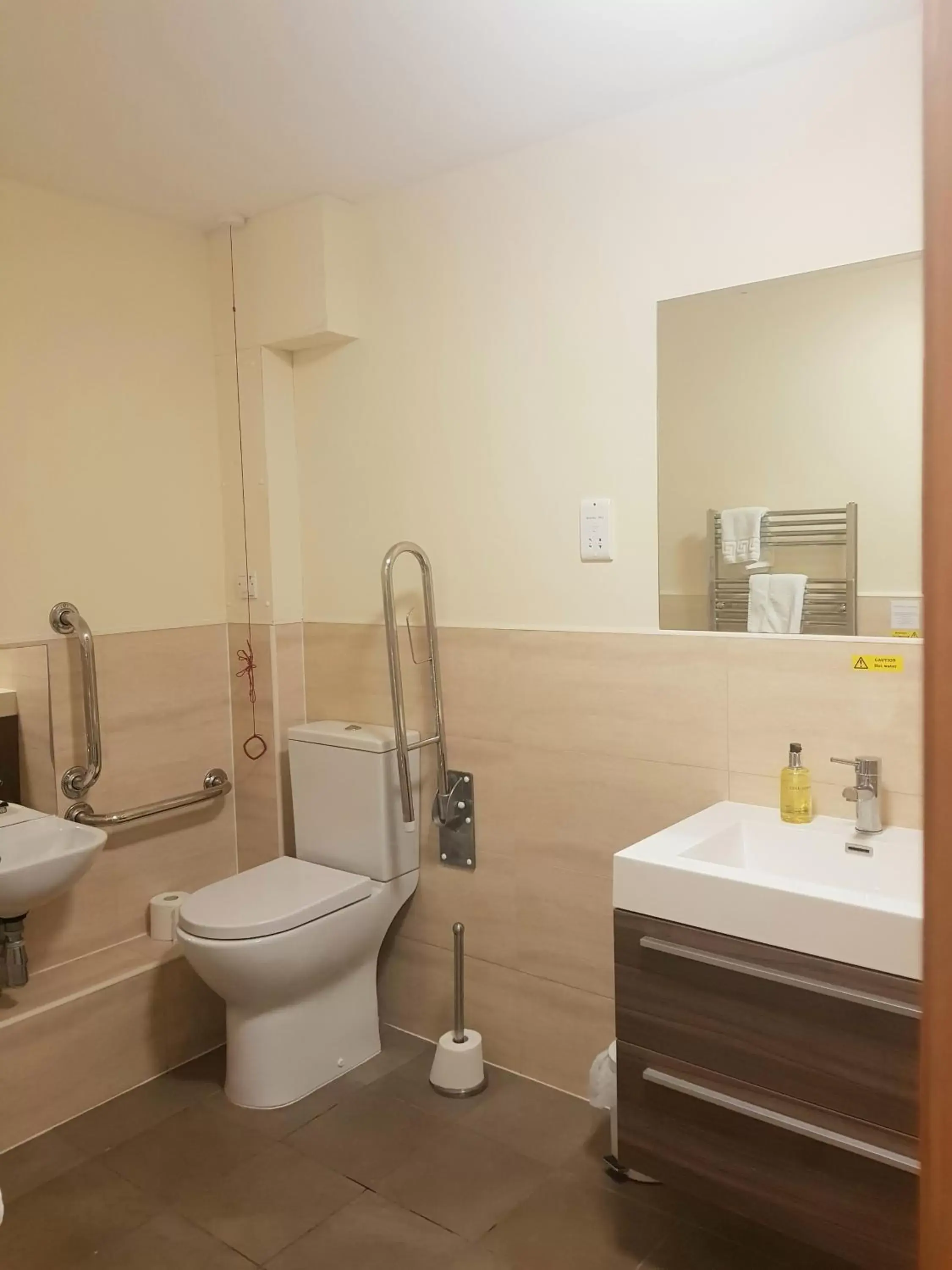 Toilet, Bathroom in The Chetwynde Hotel