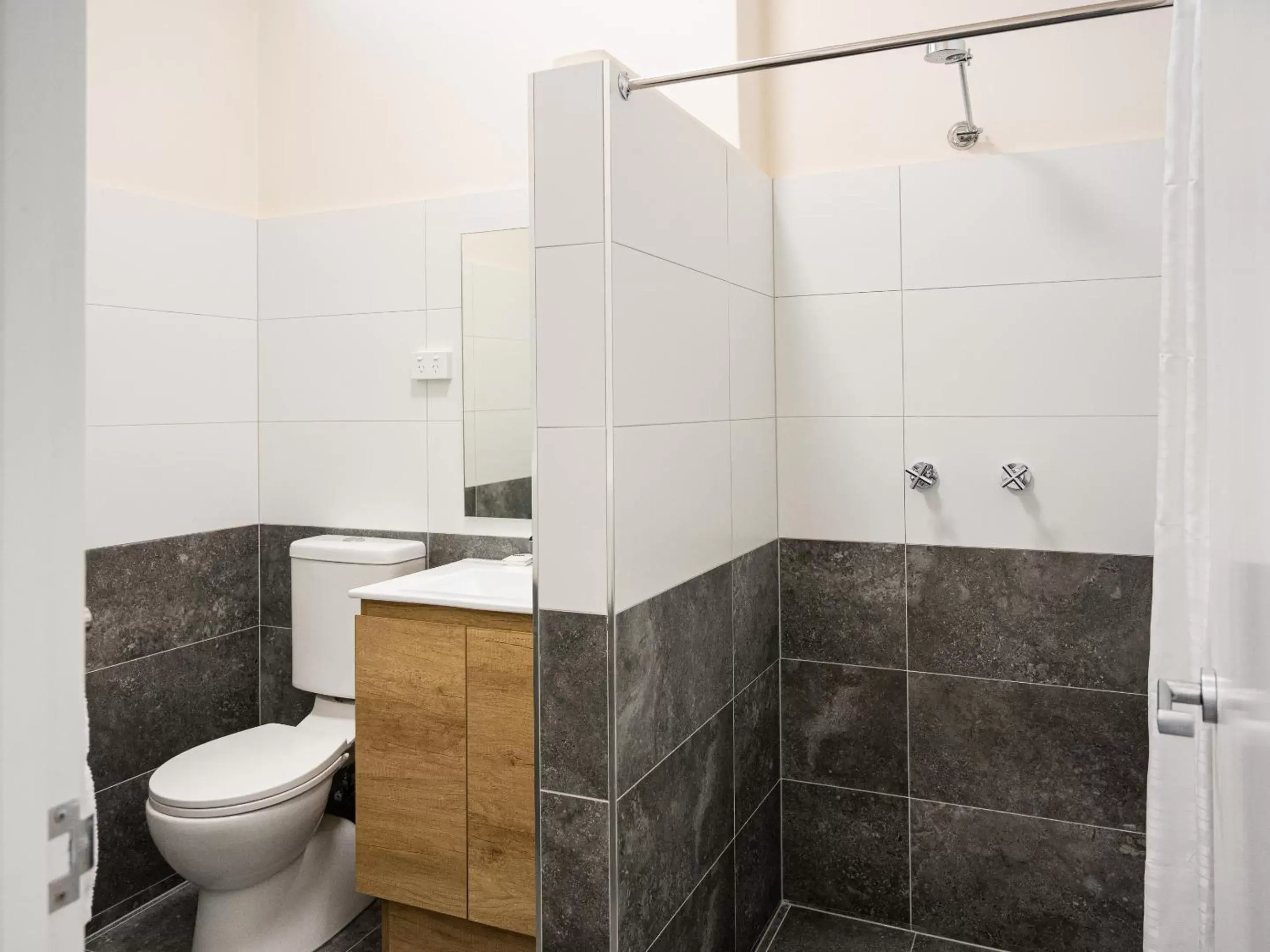 Bathroom in Inala Hotel