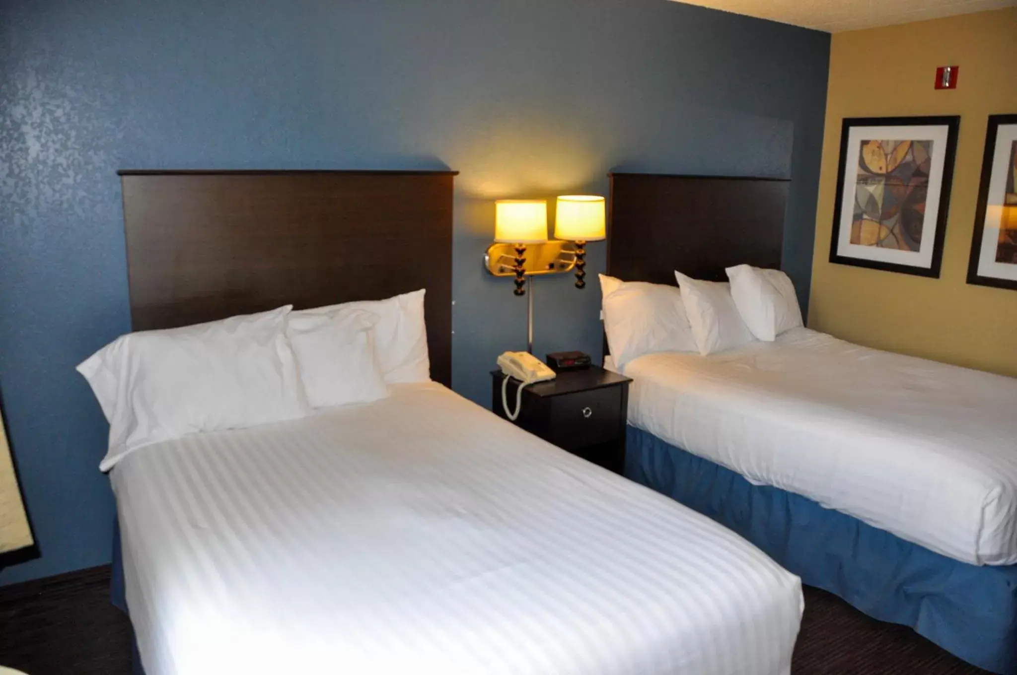 Bedroom, Bed in AmericInn by Wyndham Clear Lake