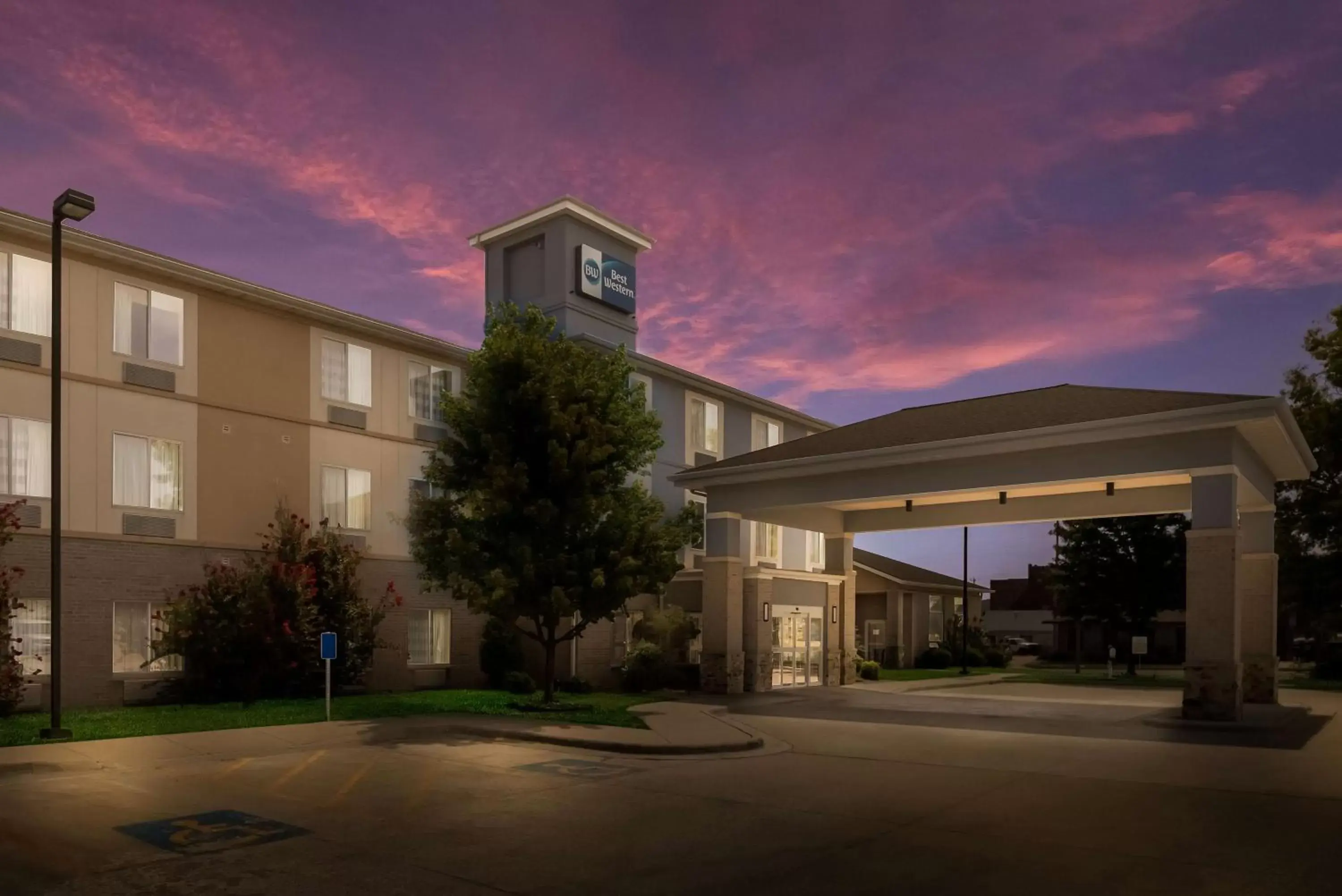 Property Building in Best Western Coffeyville Central Business District Inn and Suites