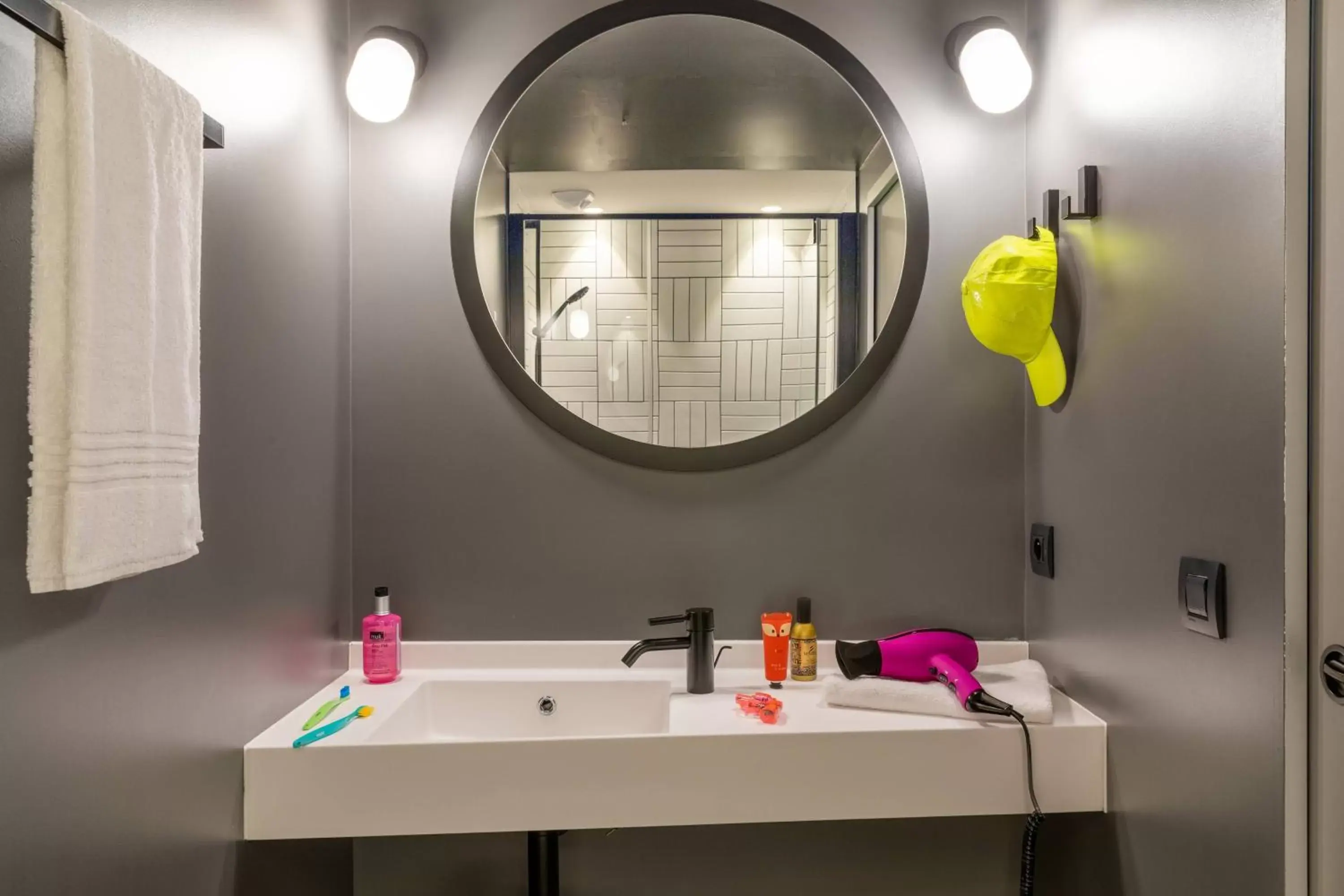 Bathroom in Moxy Bordeaux