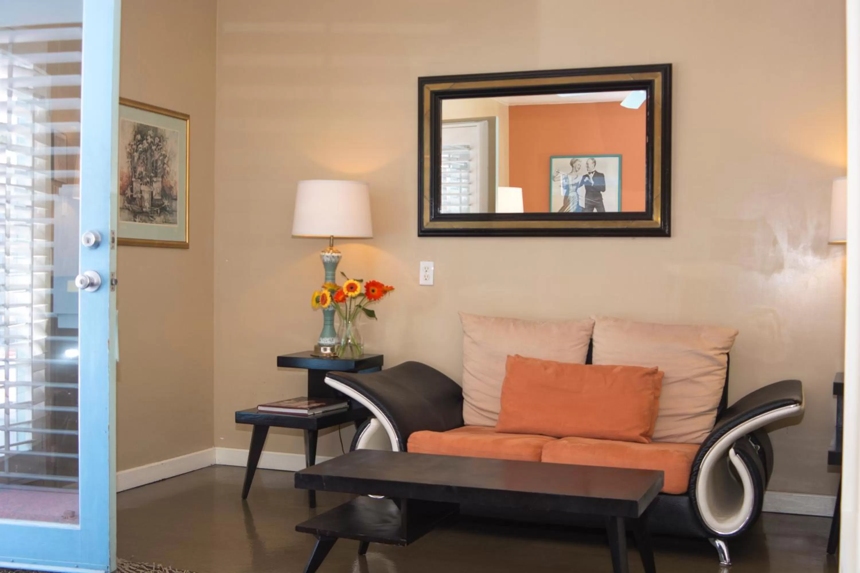 Living room in Palm Springs Rendezvous