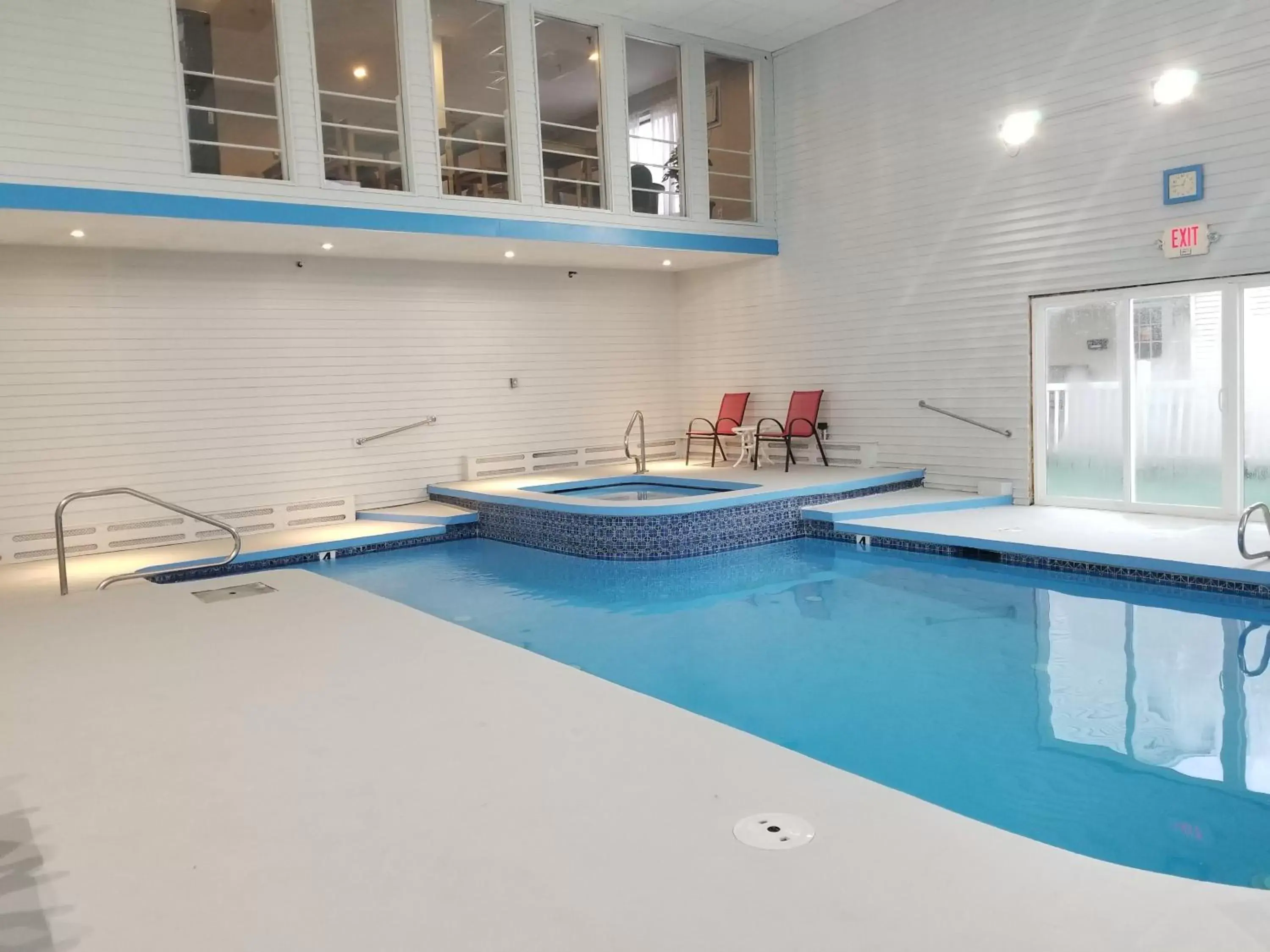 Swimming pool in Hampton Village Inn Swimming pool in Hampton Village Inn