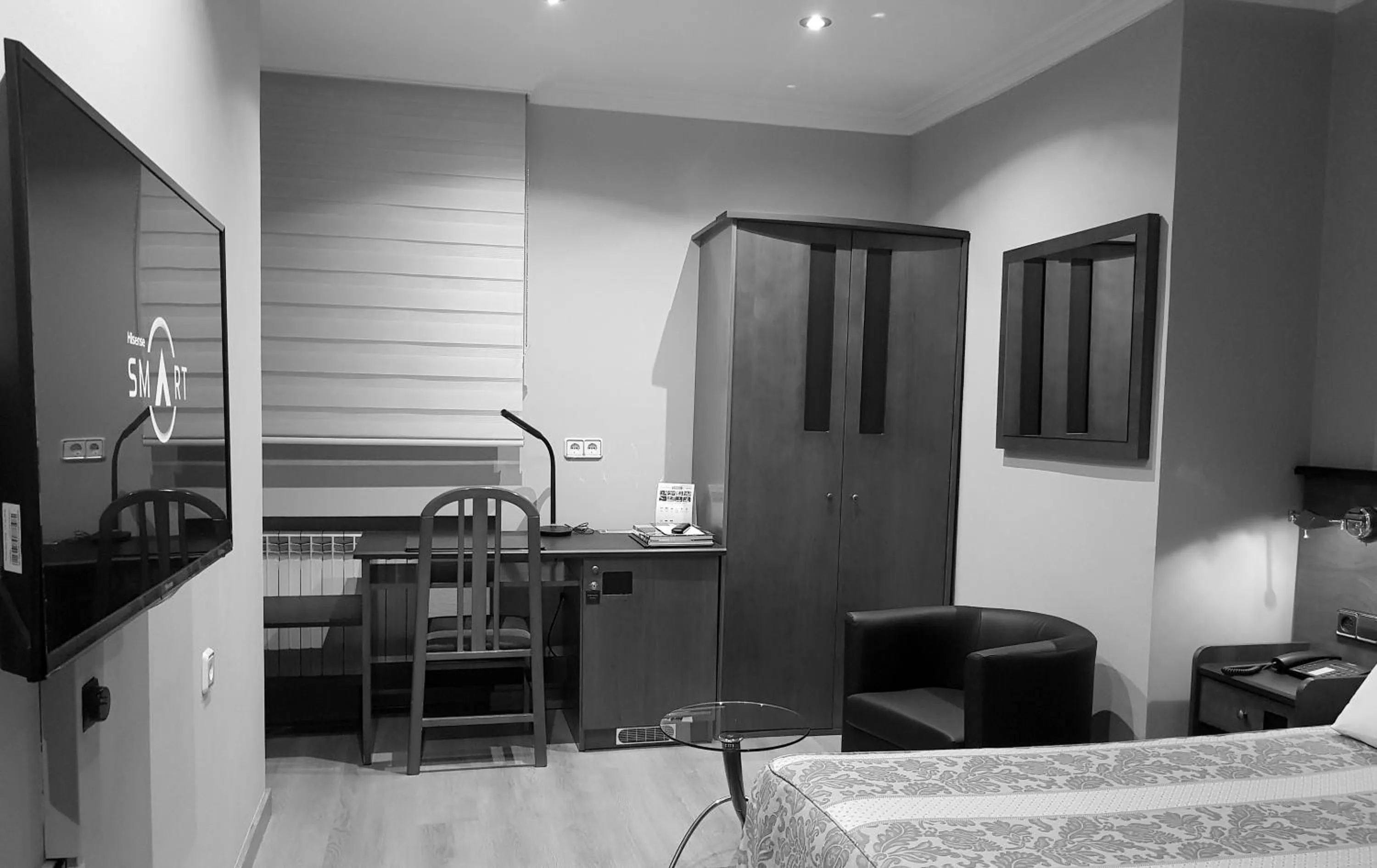 Photo of the whole room, Bed in Idh Angel