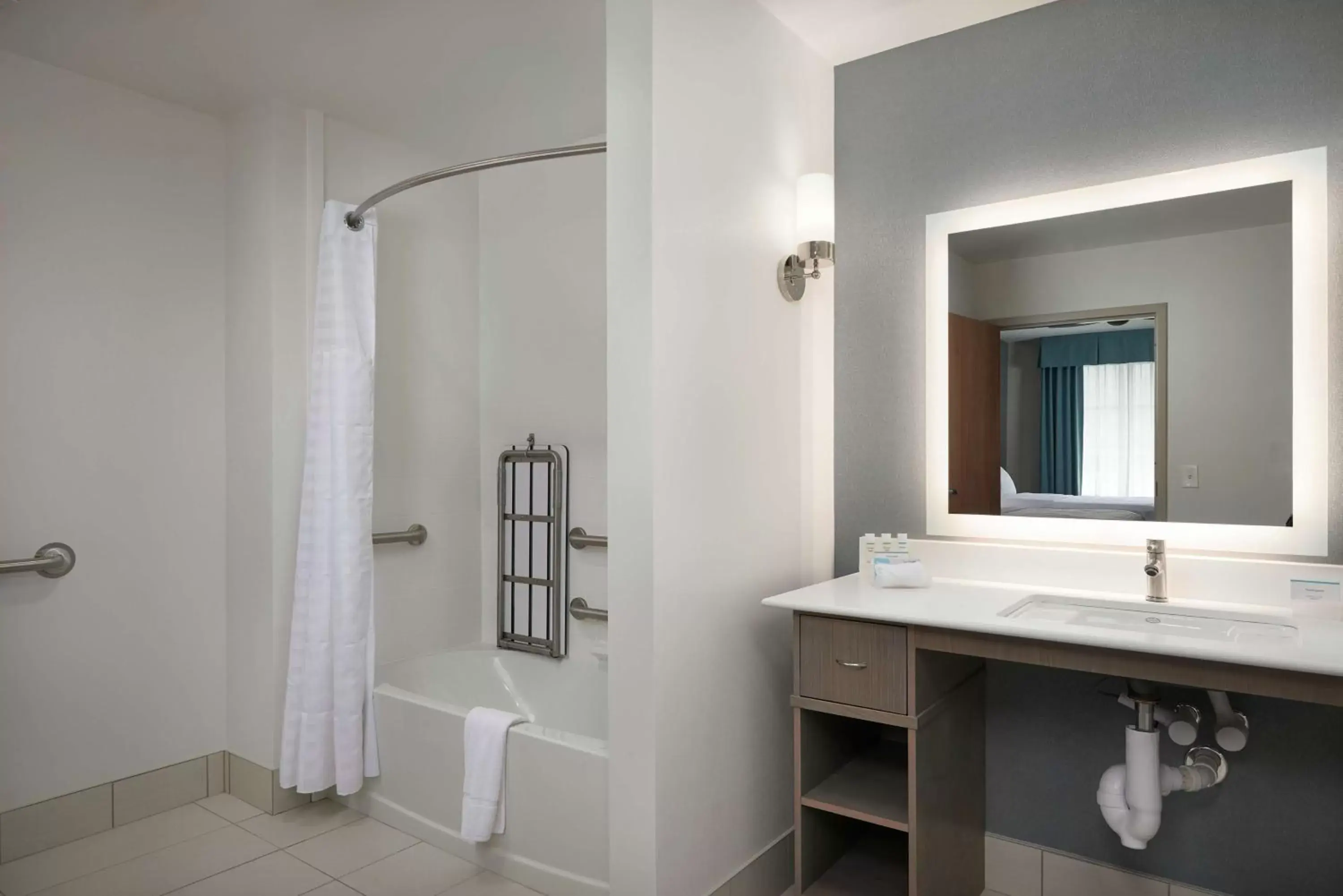 Bathroom in Homewood Suites By Hilton Cincinnati Midtown