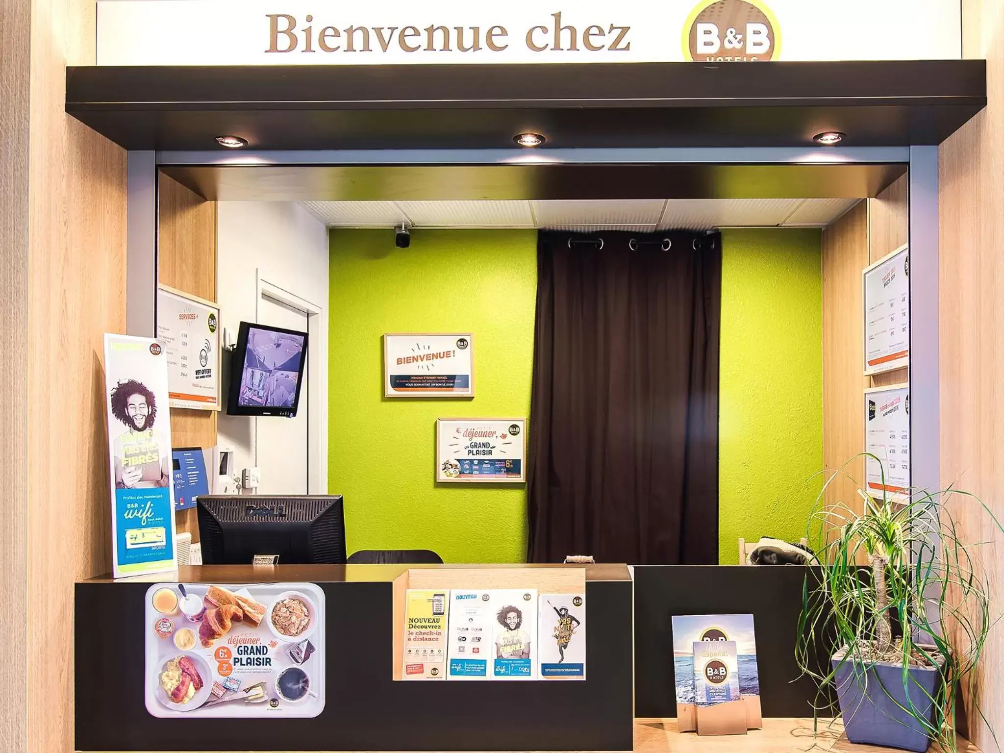 Food and drinks, Lobby/Reception in B&B HOTEL Toulouse Purpan Zénith