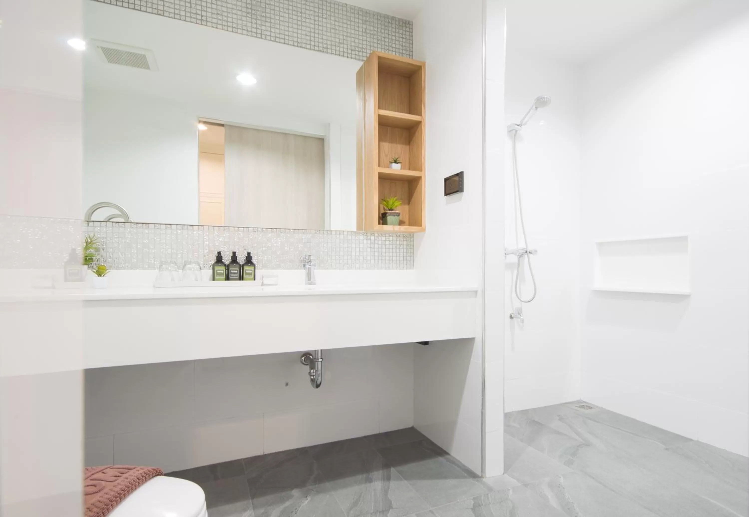 Shower in Jasmine Resort Sriracha