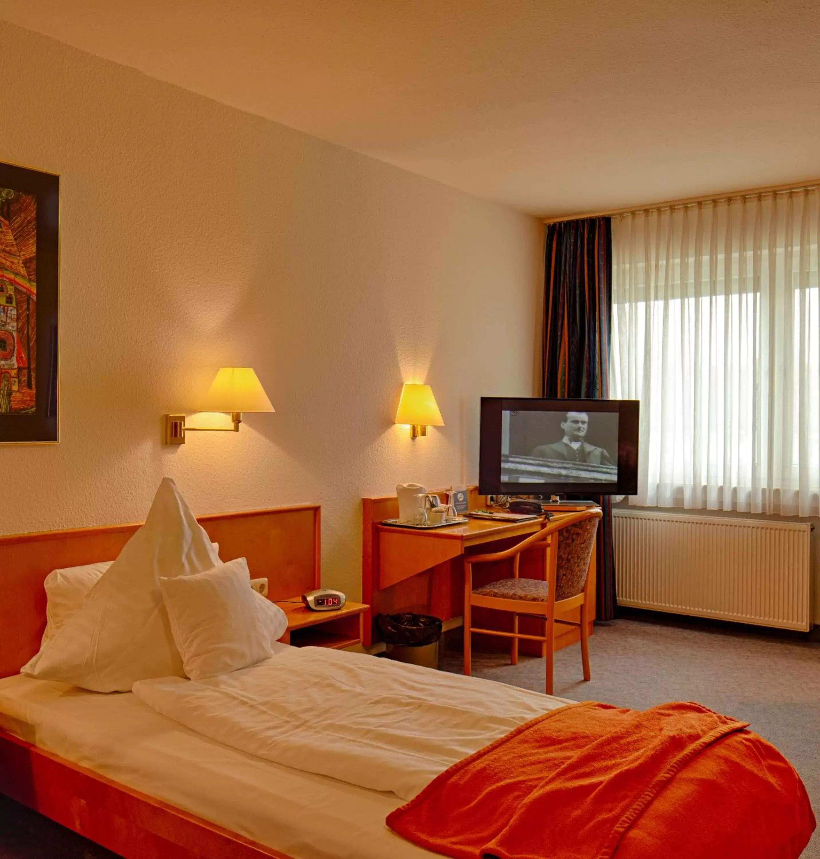 Photo of the whole room, Bed in Trip Inn Hotel Zum Riesen Hanau