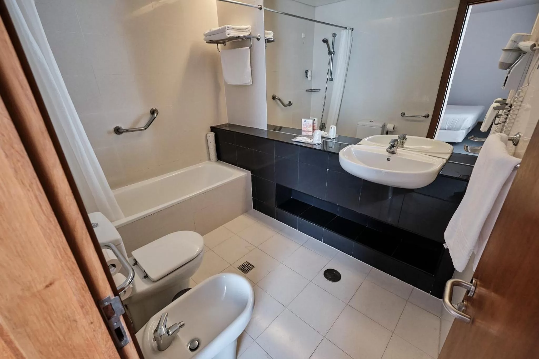 Shower in Hotel Praia Marina by RIDAN Hotels