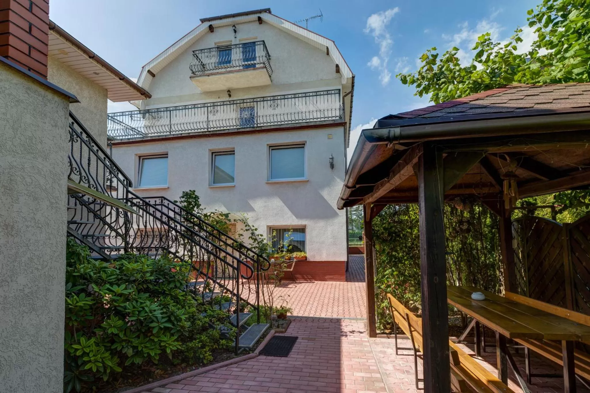 Property building in Willa Sarenka