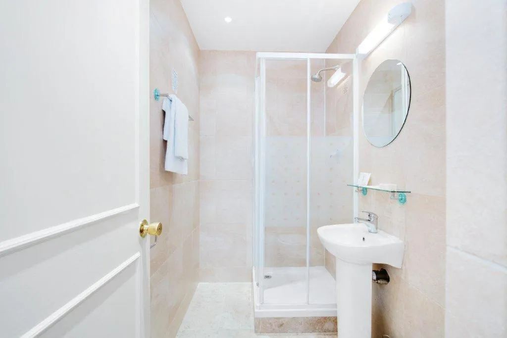 Bathroom in Queens Park Hotel