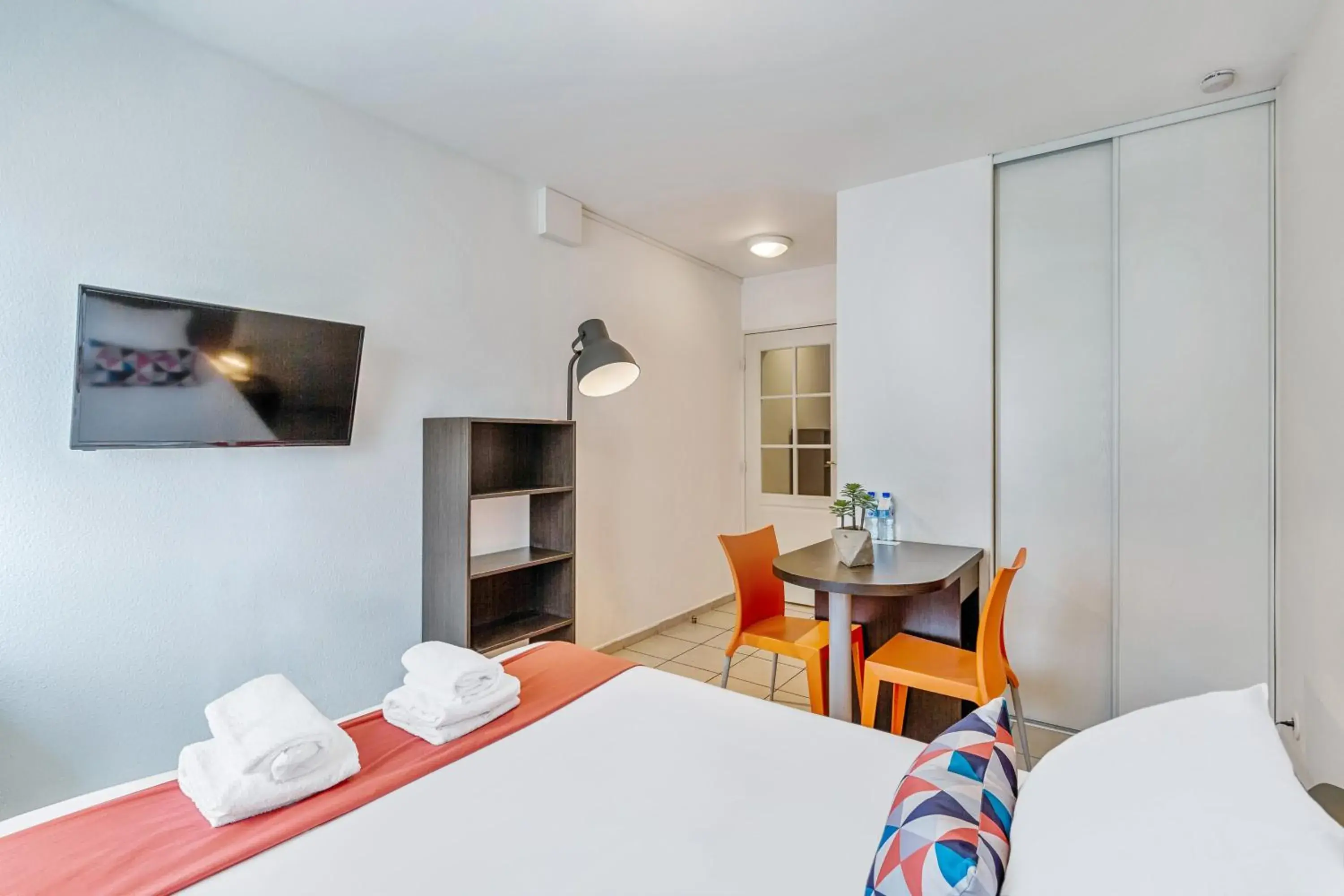 Dining area, TV/Entertainment Center in Appart'City Thonon les Bains