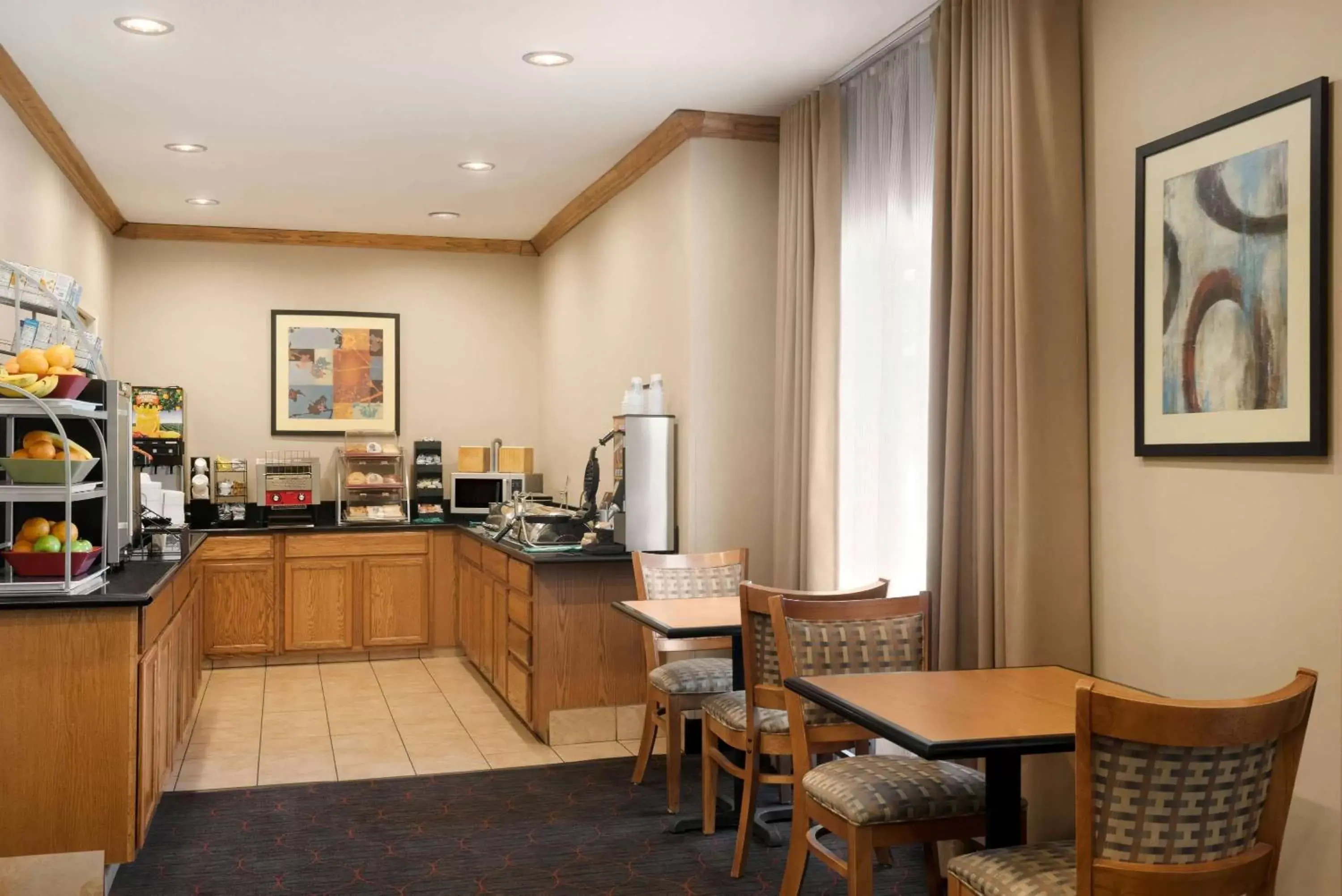 Restaurant/Places to Eat in Hawthorn Suites by Wyndham Decatur