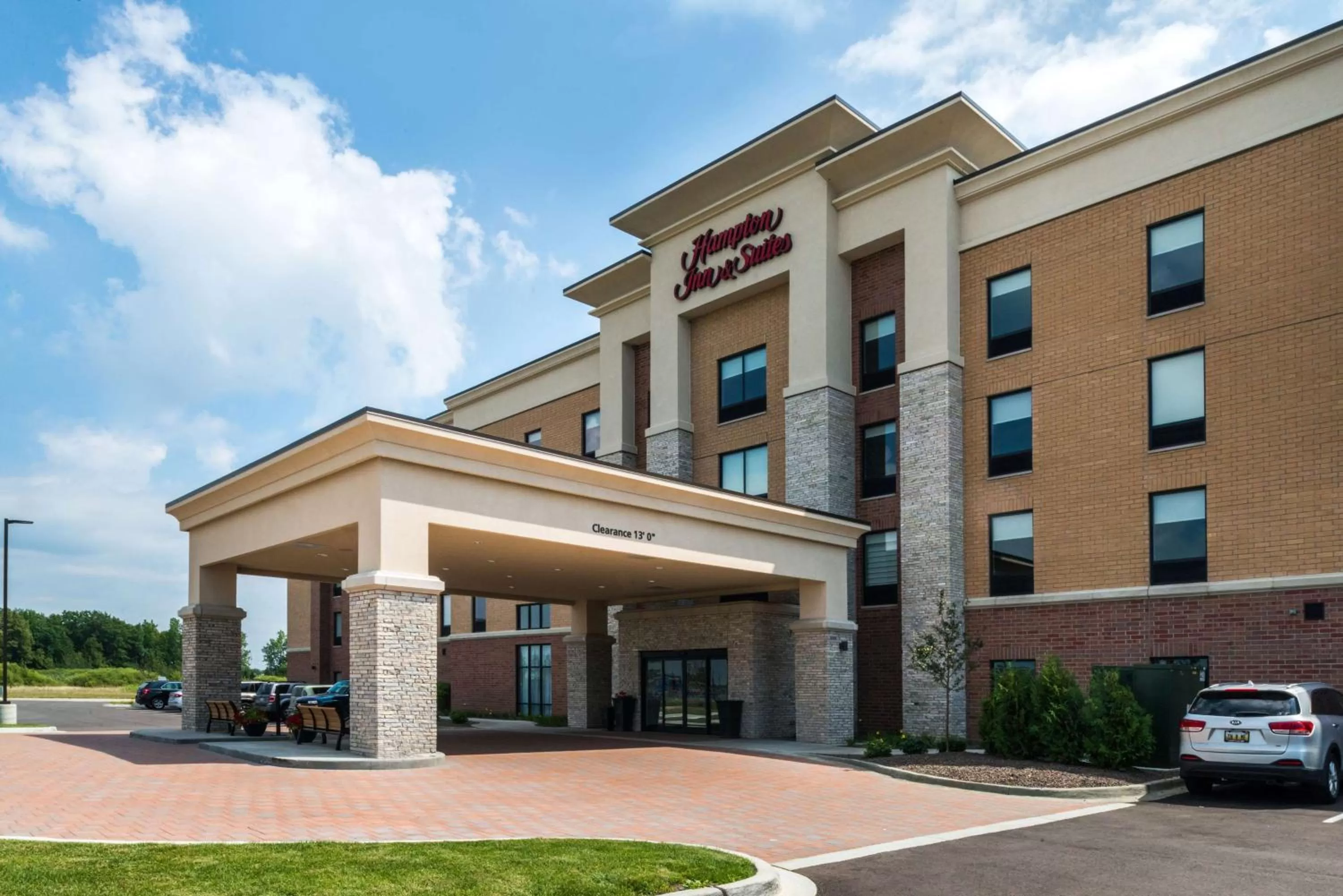 Property building in Hampton Inn & Suites Wixom/Novi/Detroit, Mi