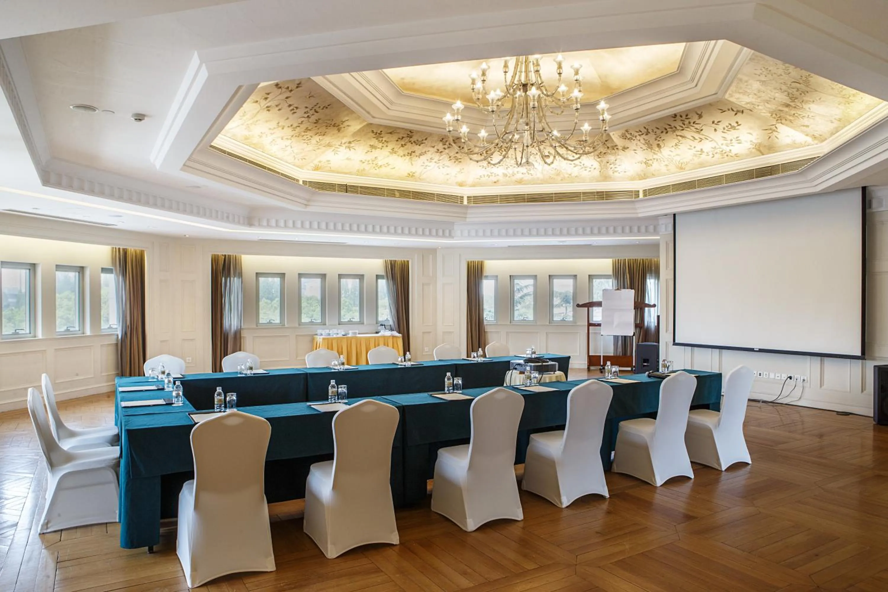 Meeting/conference room in Hong Qiao State Guest House