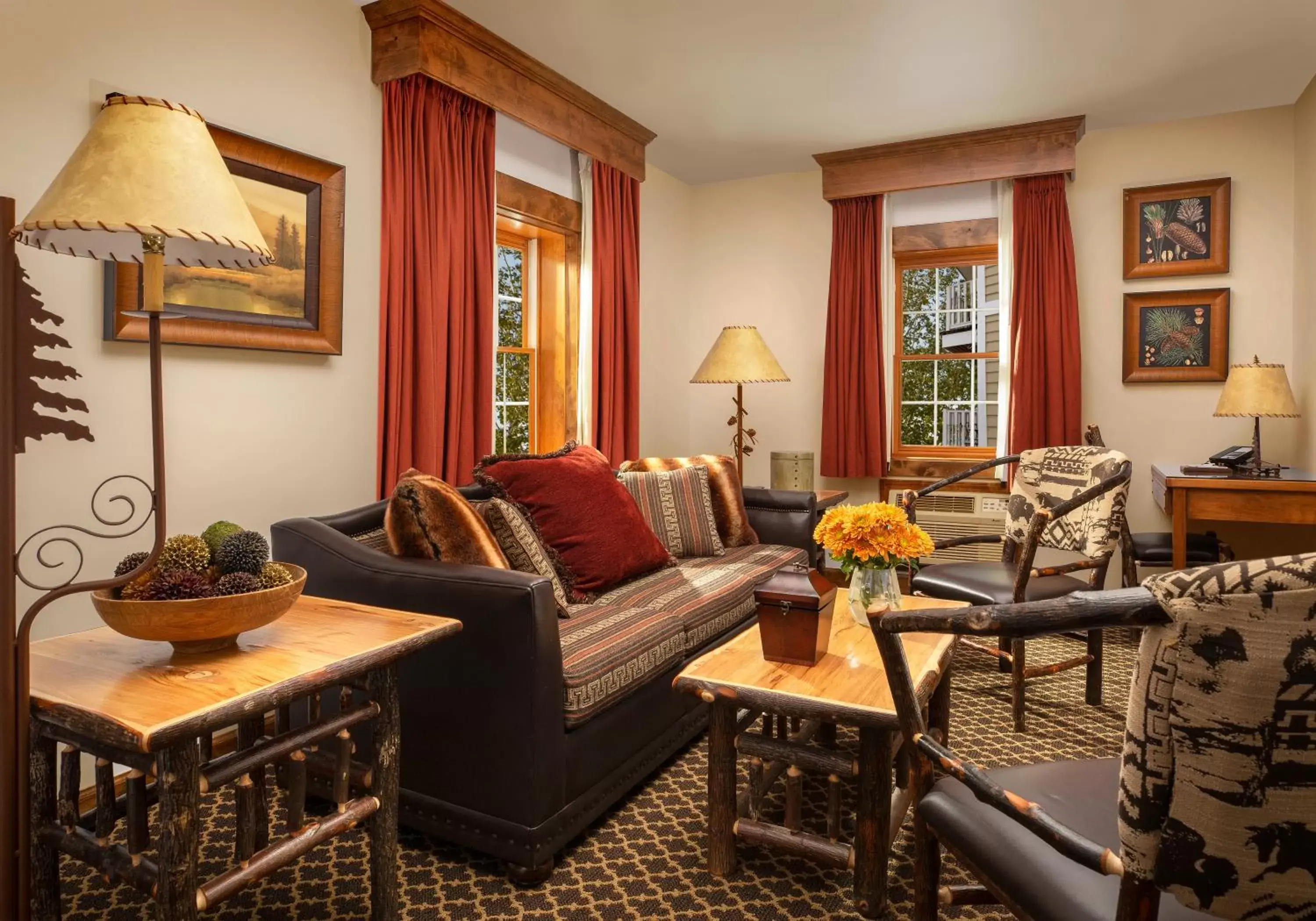 Living room, Seating Area in Parkway Inn of Jackson Hole