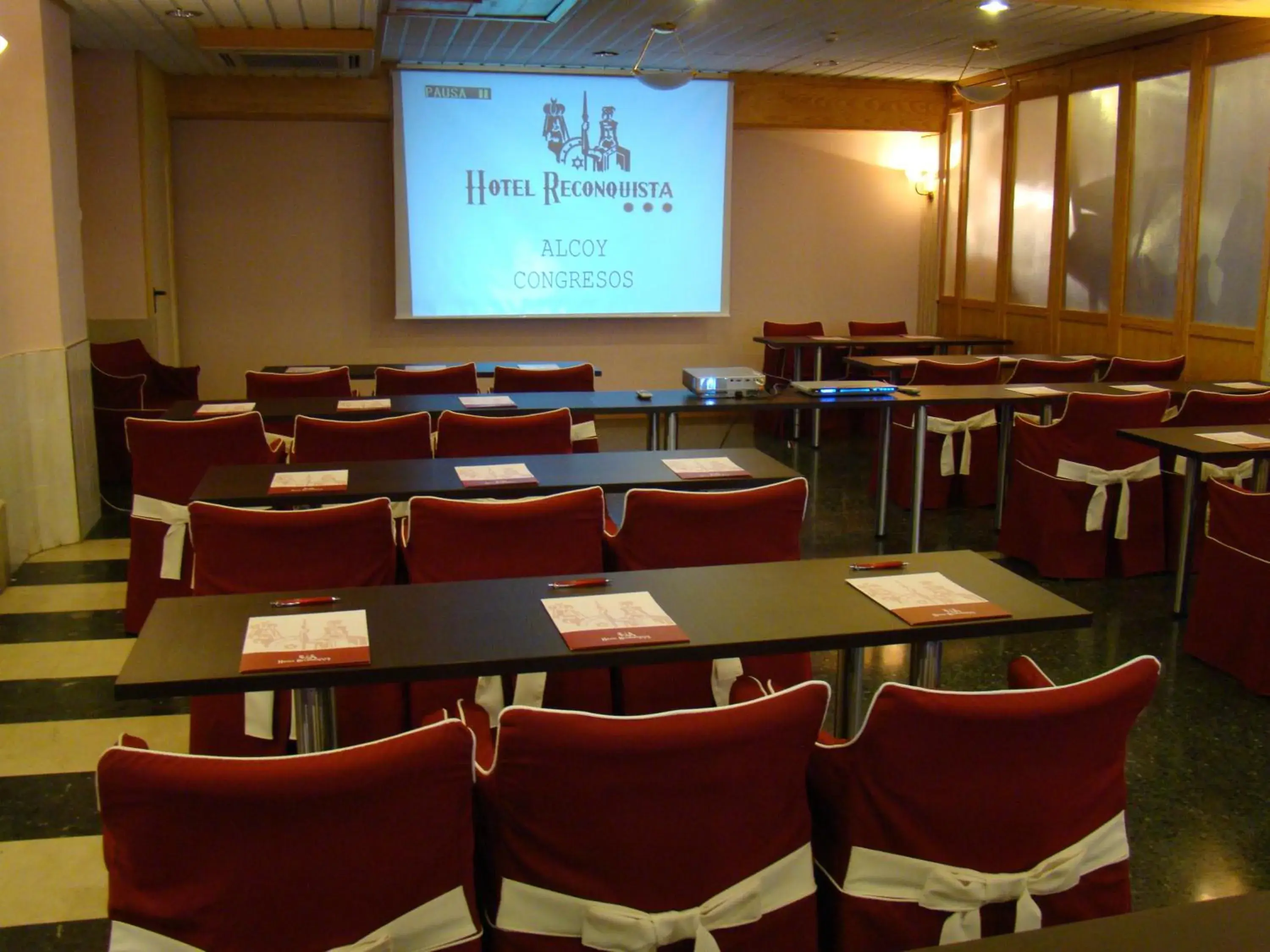 Business facilities in Hotel Reconquista