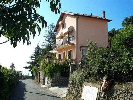 Property Building in La tana del tasso Ventimiglia