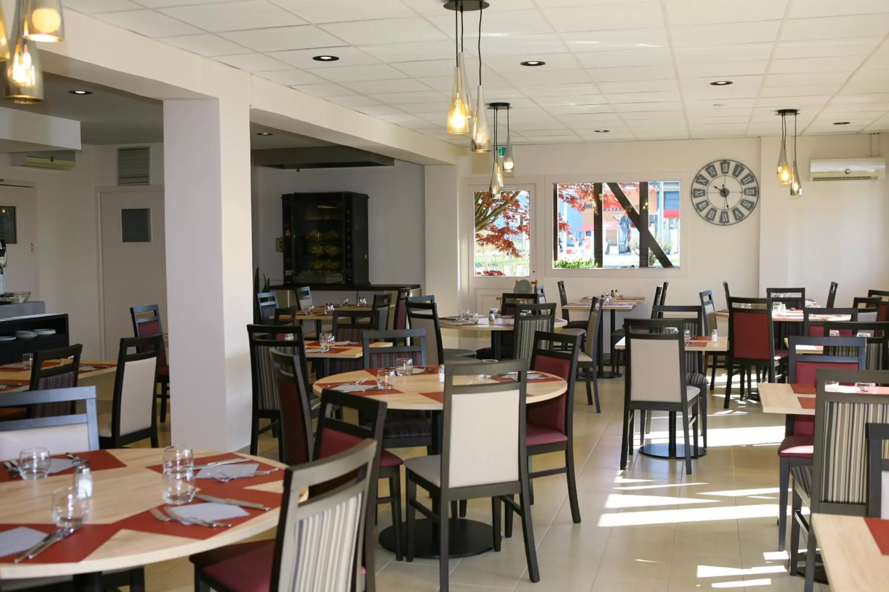 Restaurant/Places to Eat in Kyriad Chateauroux