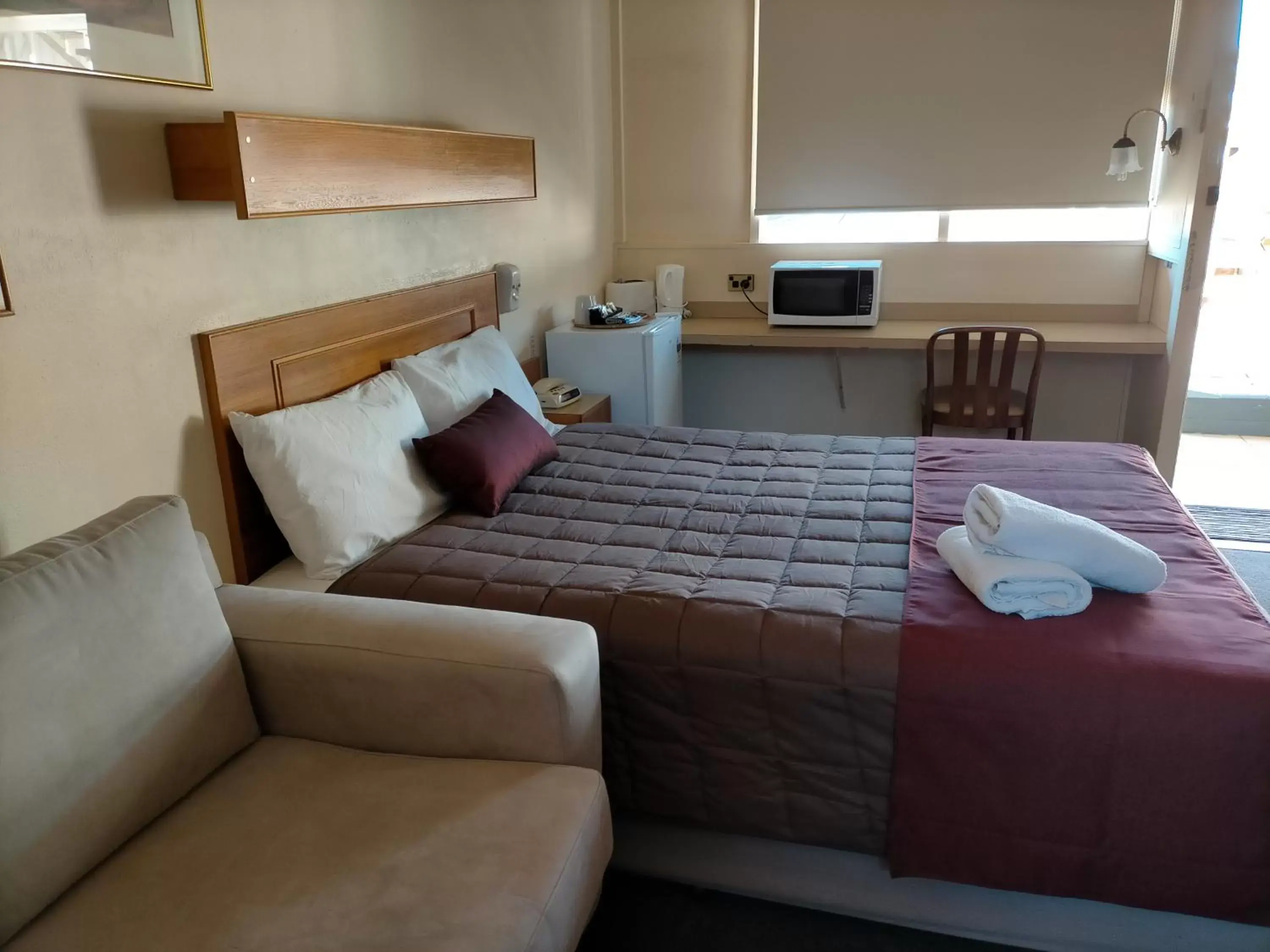 Photo of the whole room, Bed in Country Motor Inn