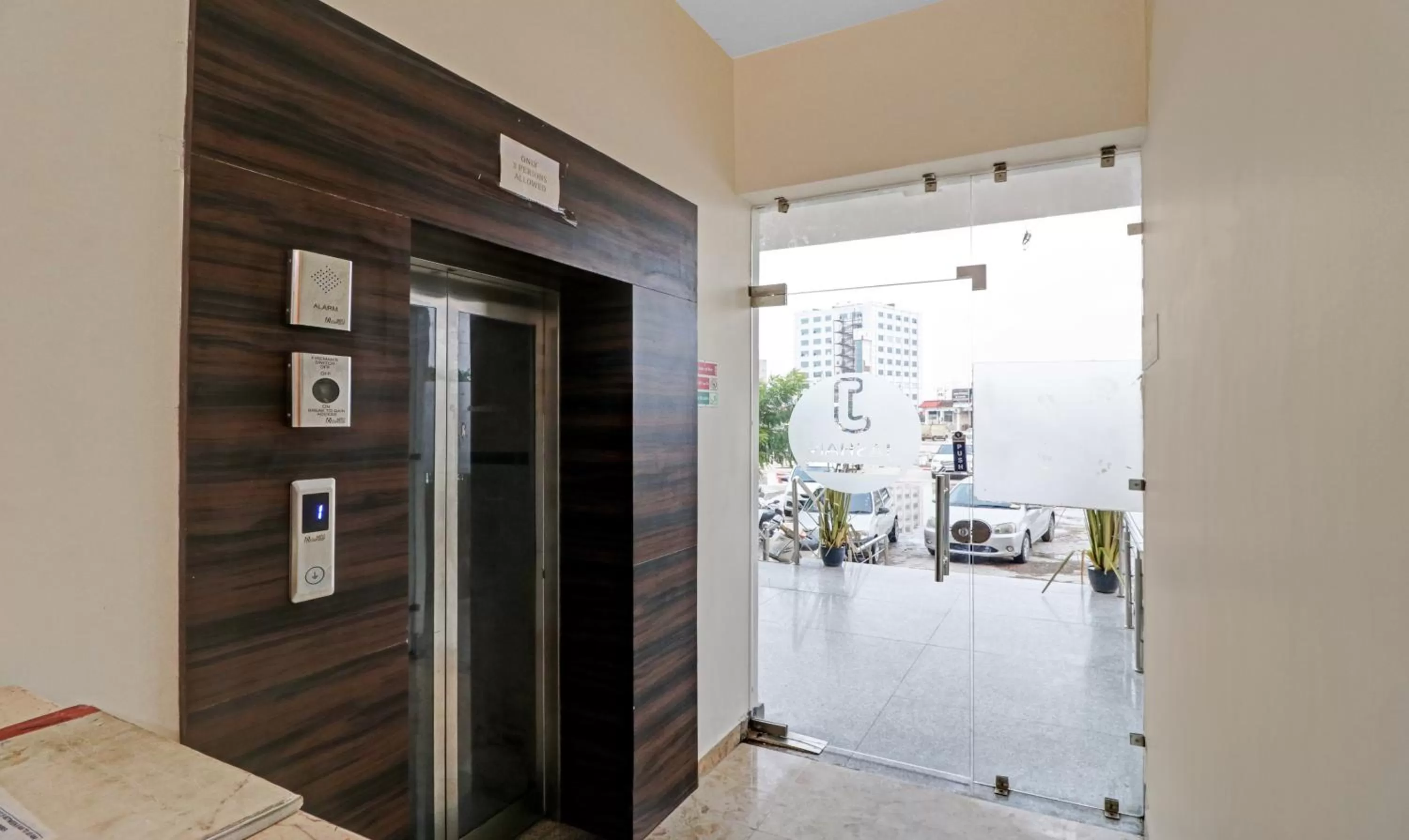 elevator in Itsy Hotels Jashan